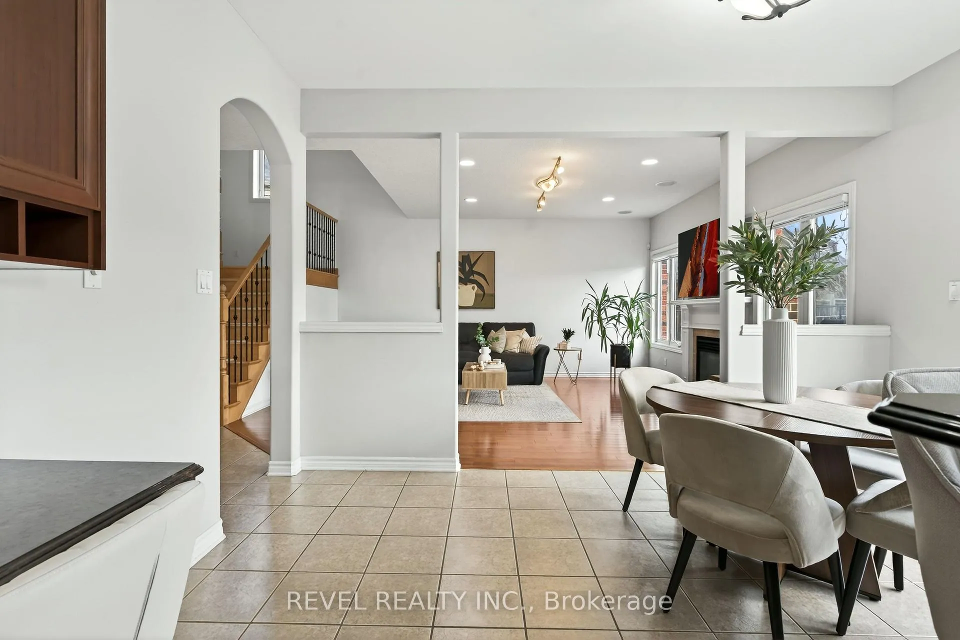 Photo 14 of 3190 Pincombe Drive, London, South W — HOMEH