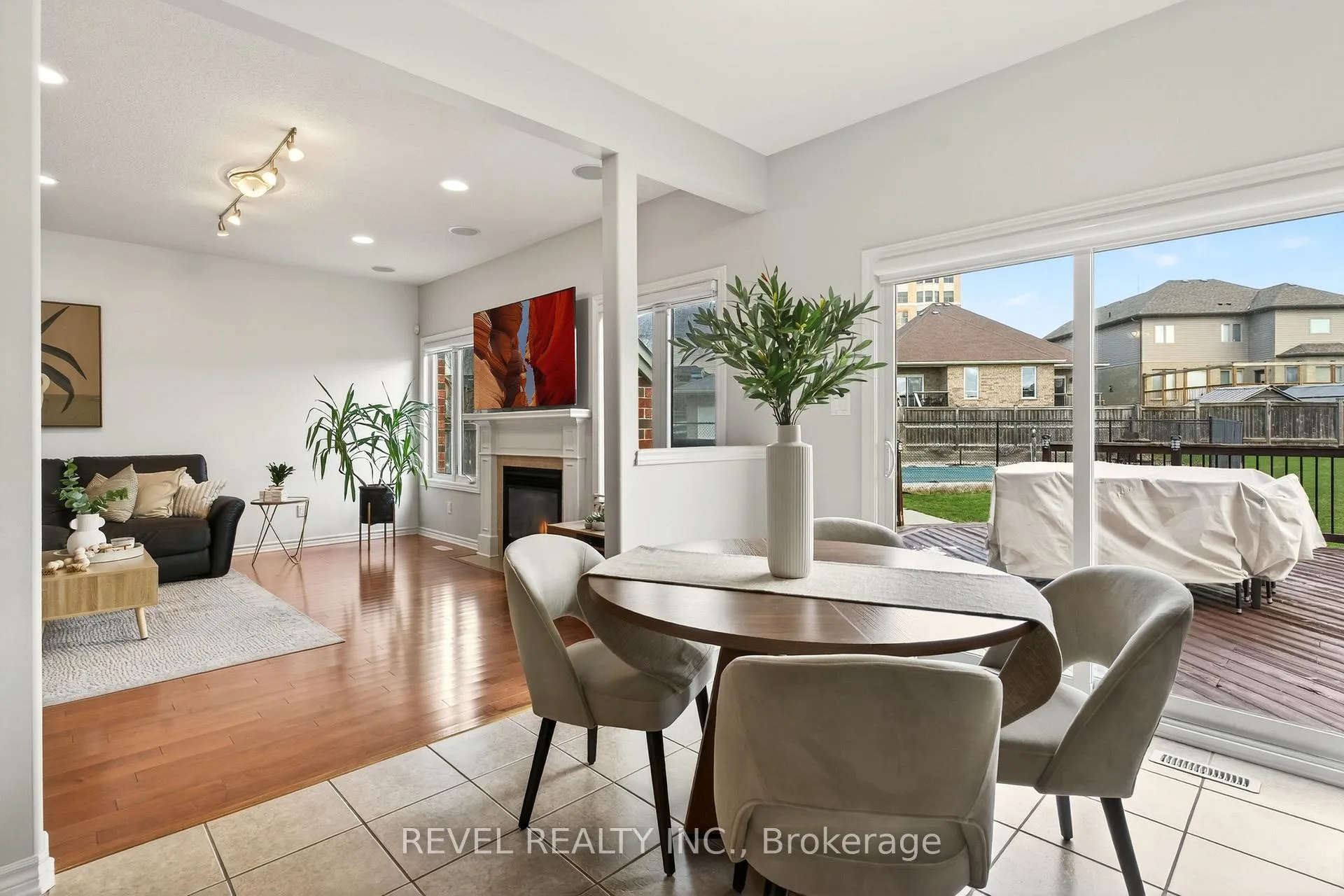 Photo 16 of 3190 Pincombe Drive, London, South W — HOMEH