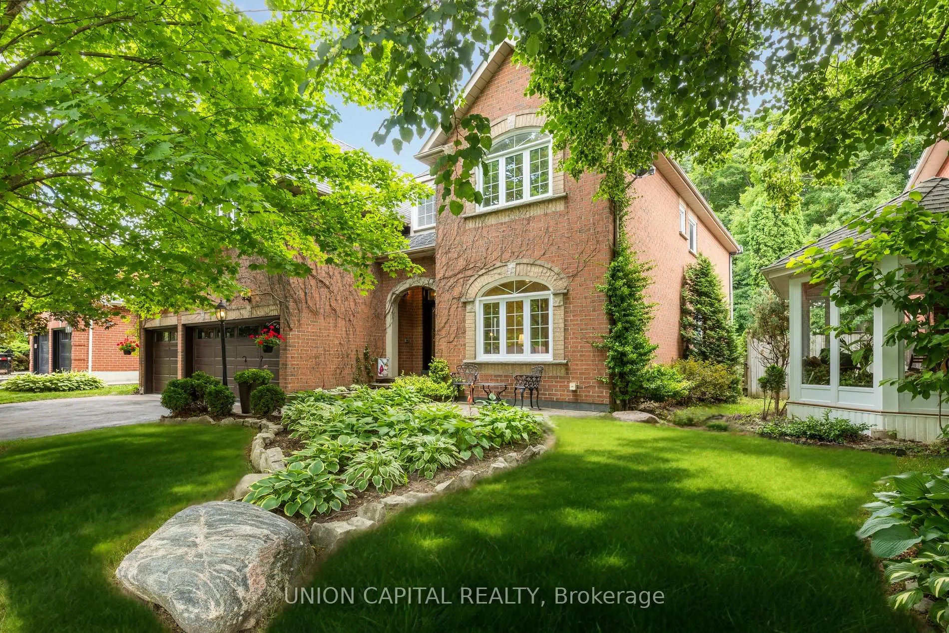 Photo 2 of 86 Charing Crescent, Aurora, Aurora Highlands — HOMEH