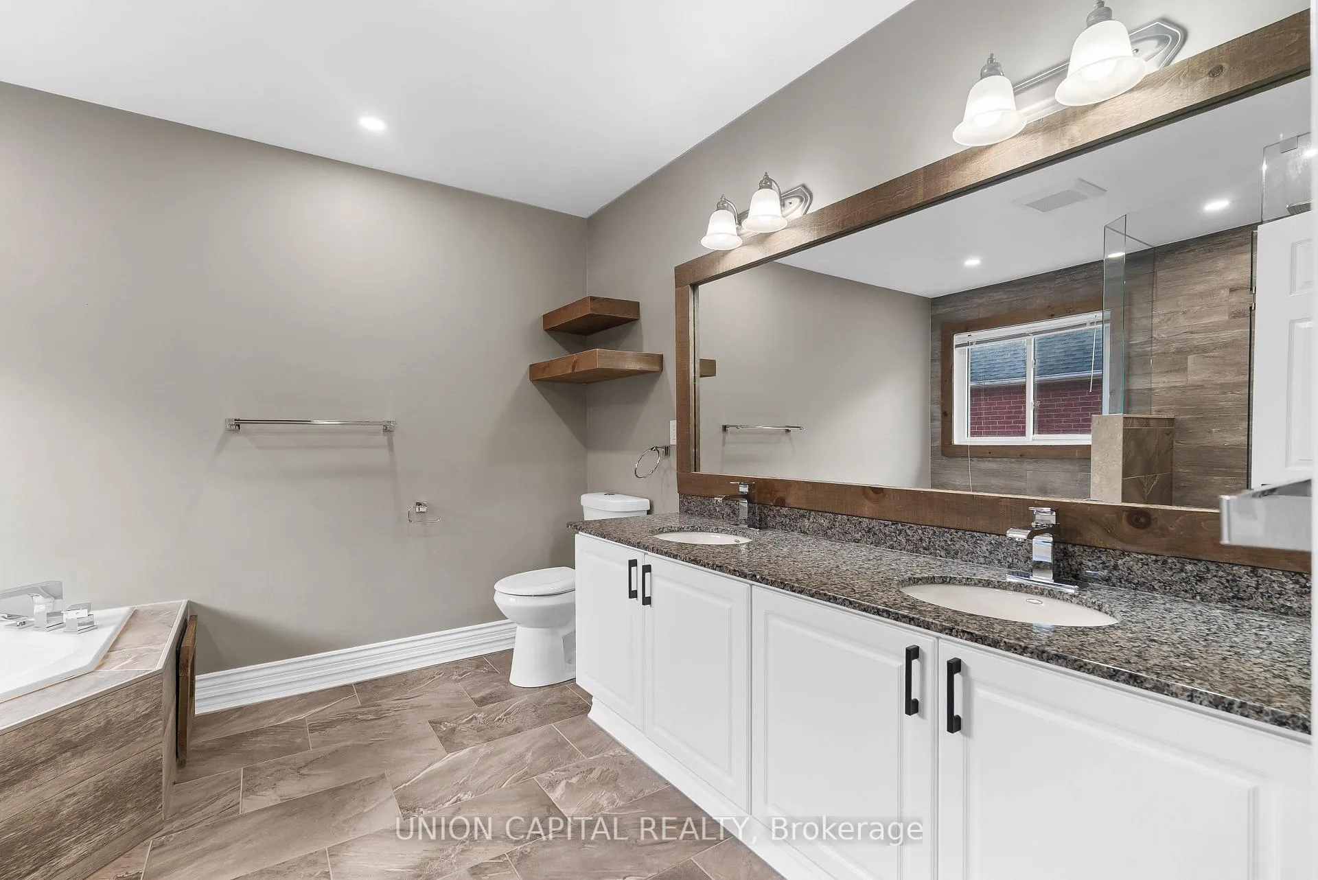Photo 23 of 86 Charing Crescent, Aurora, Aurora Highlands — HOMEH