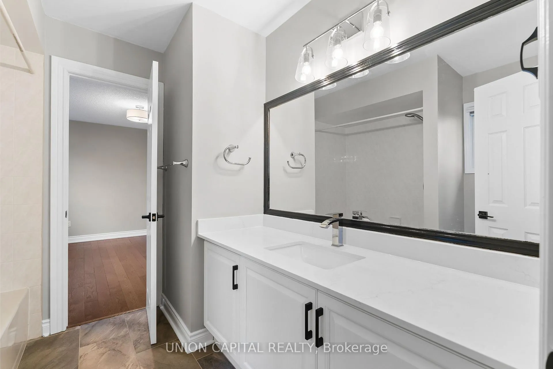 Photo 31 of 86 Charing Crescent, Aurora, Aurora Highlands — HOMEH