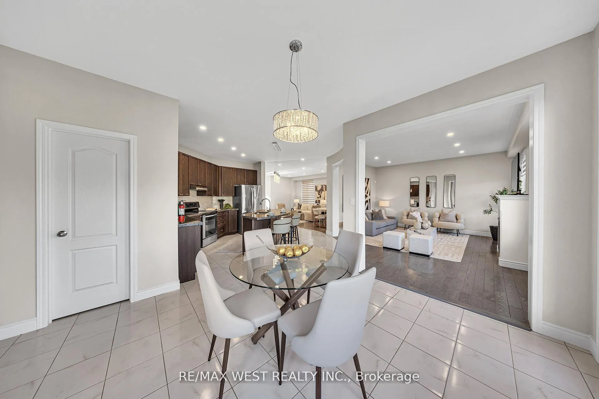 Photo 10 of 2485 Bandsman Crescent, Oshawa, Windfields — HOMEH