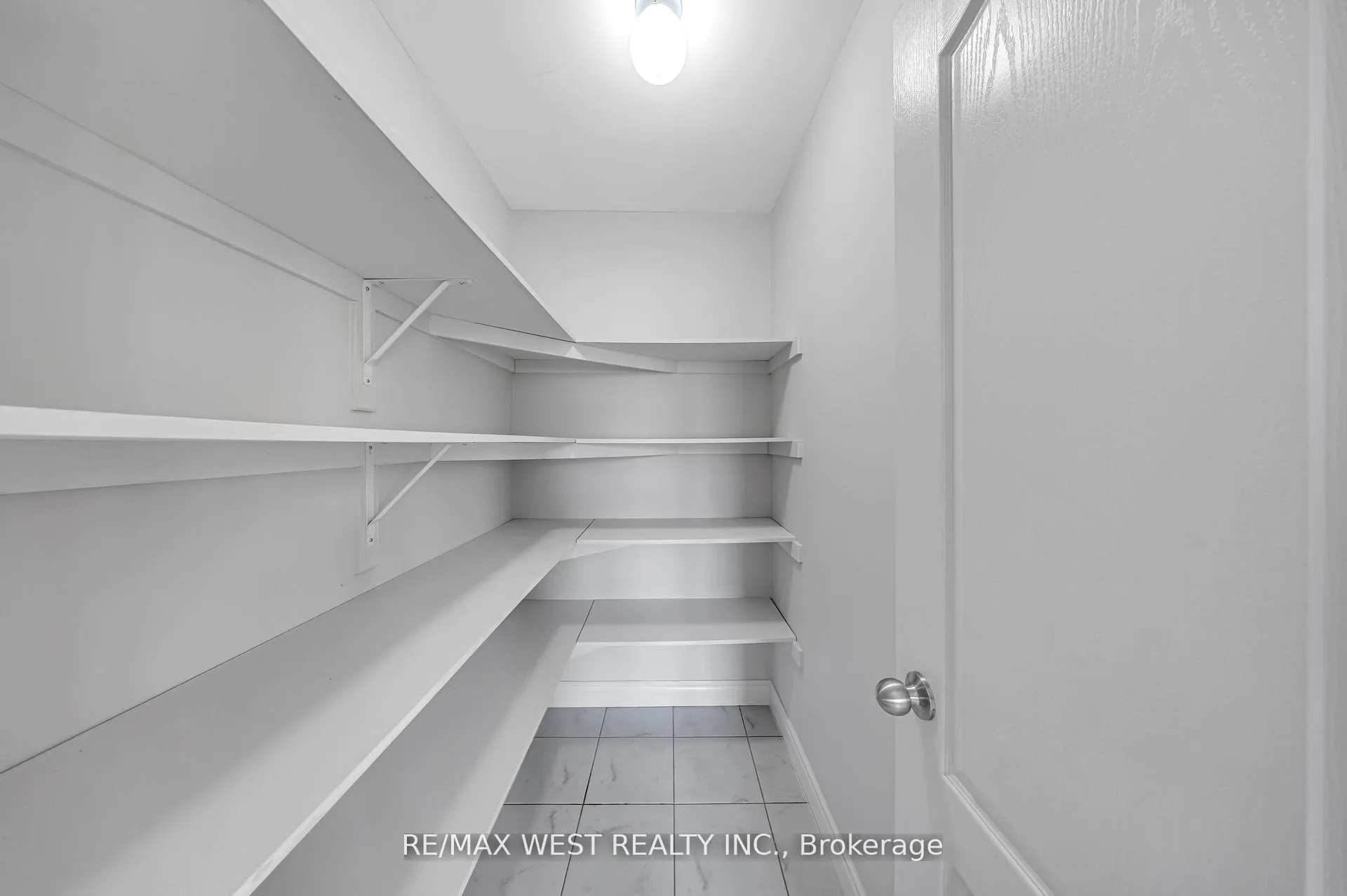 Photo 11 of 2485 Bandsman Crescent, Oshawa, Windfields — HOMEH