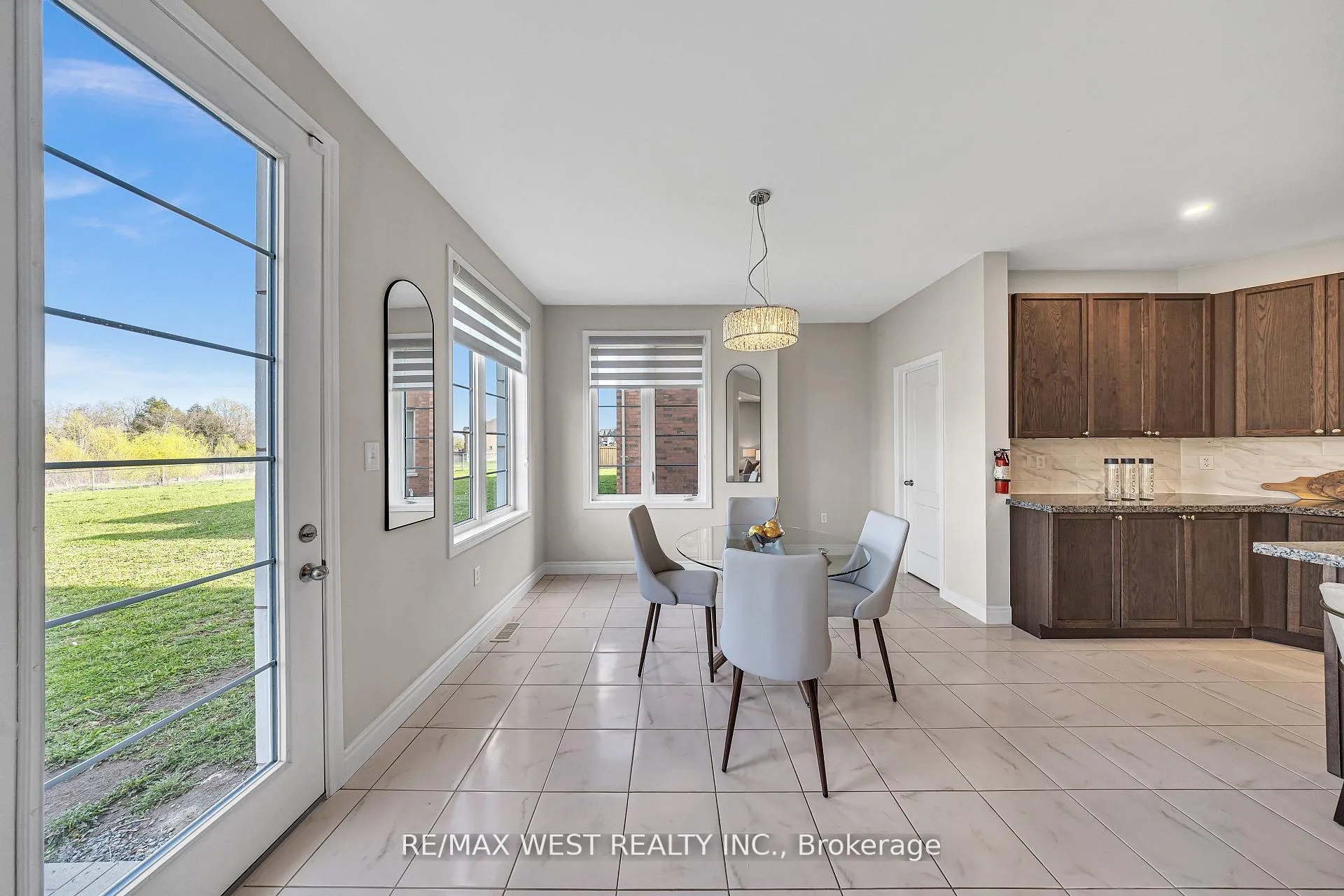 Photo 12 of 2485 Bandsman Crescent, Oshawa, Windfields — HOMEH