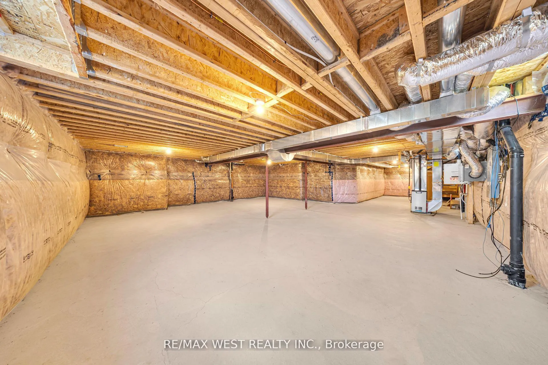 Photo 35 of 2485 Bandsman Crescent, Oshawa, Windfields — HOMEH