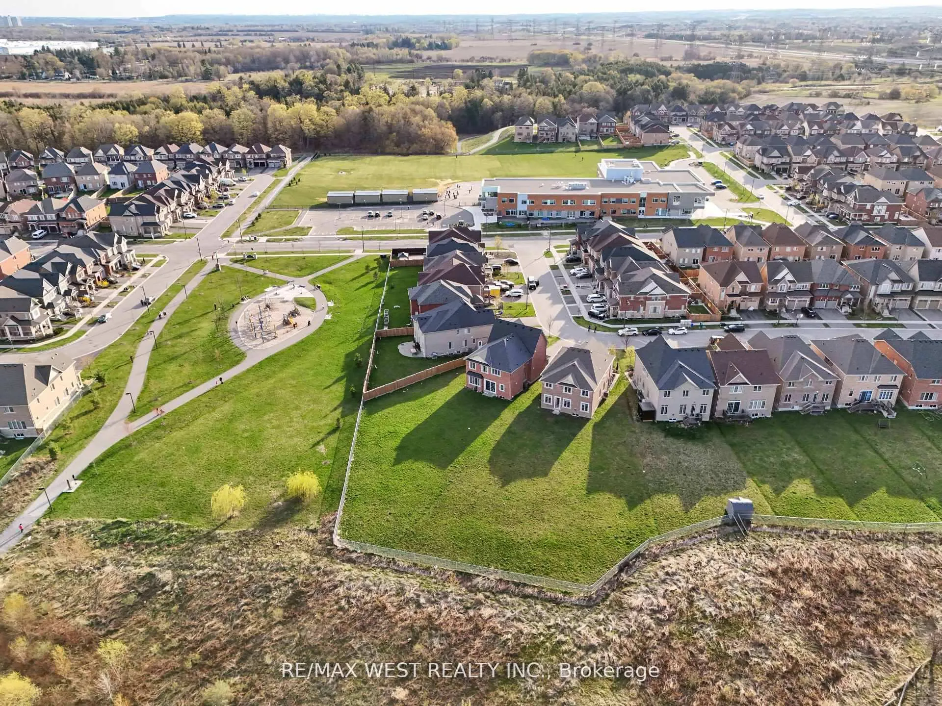 Photo 41 of 2485 Bandsman Crescent, Oshawa, Windfields — HOMEH