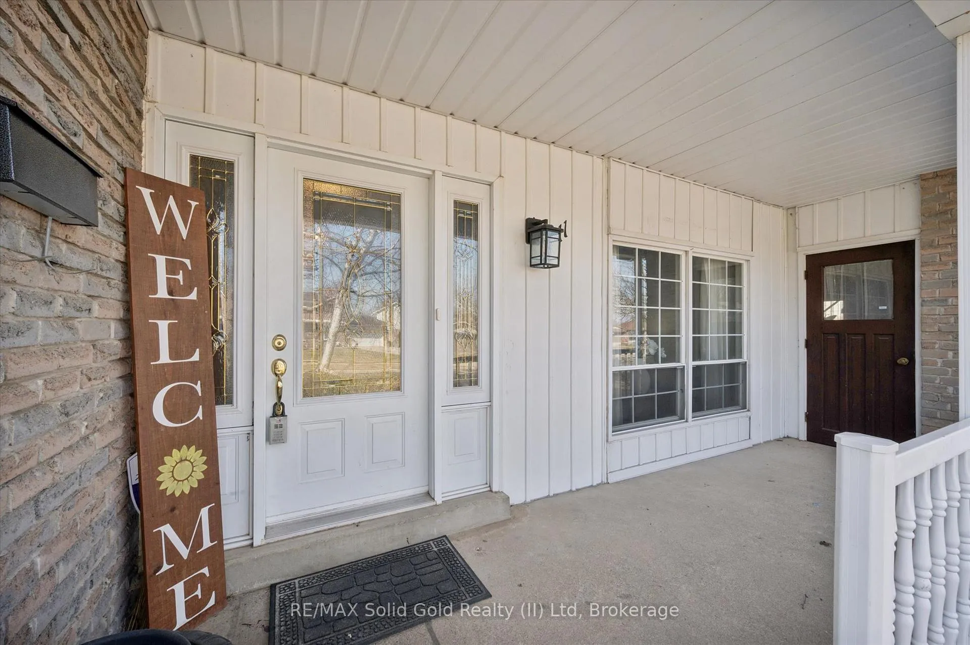 Photo 4 of 11 Blue Spruce Court, Kitchener — HOMEH