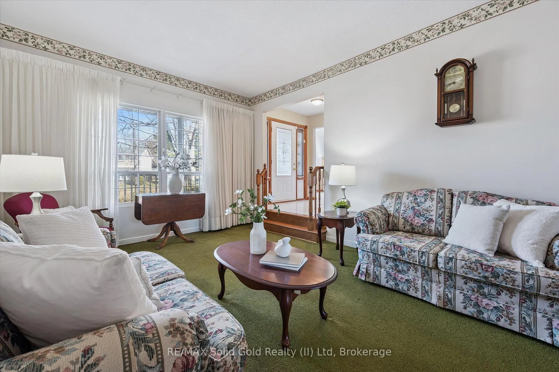 Photo 8 of 11 Blue Spruce Court, Kitchener — HOMEH