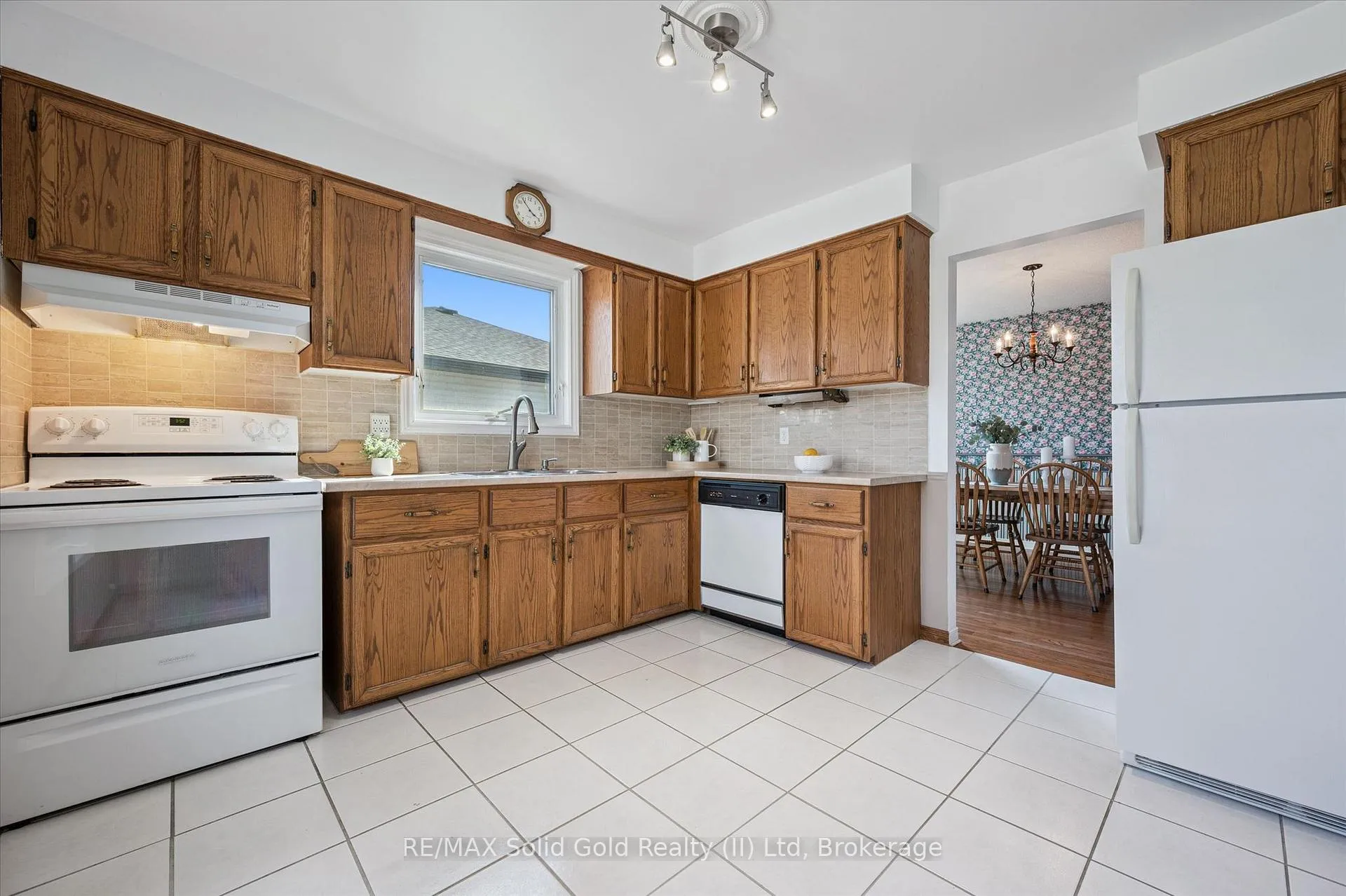 Photo 11 of 11 Blue Spruce Court, Kitchener — HOMEH