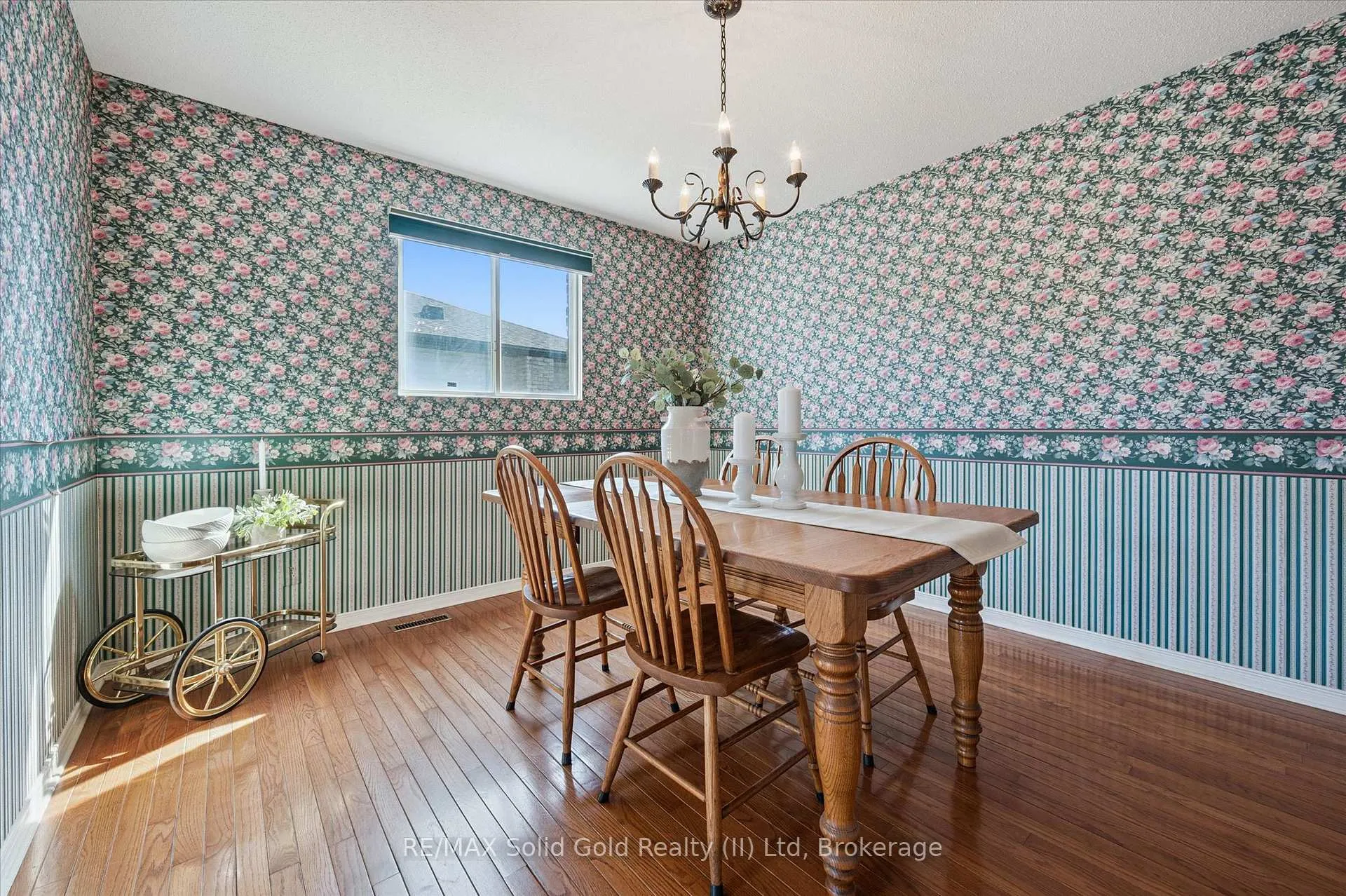 Photo 12 of 11 Blue Spruce Court, Kitchener — HOMEH