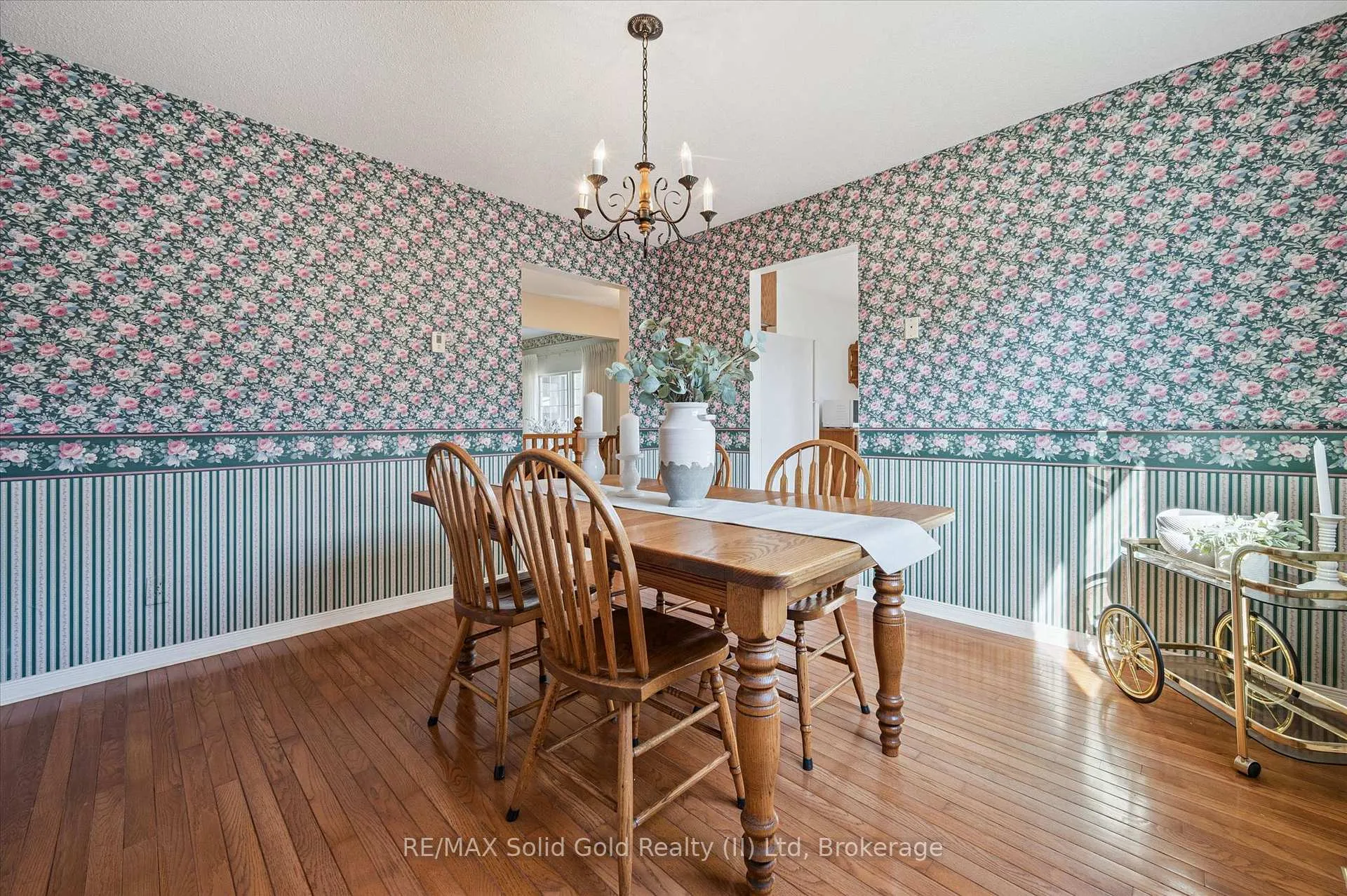 Photo 13 of 11 Blue Spruce Court, Kitchener — HOMEH