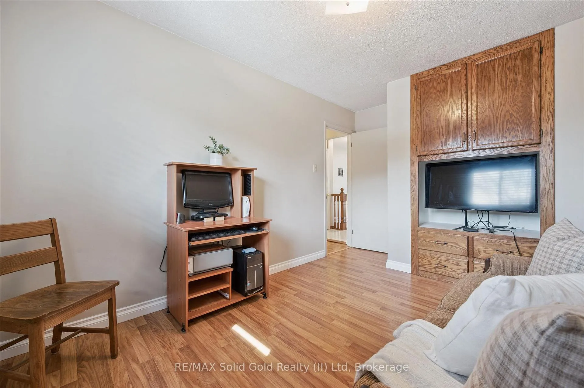 Photo 15 of 11 Blue Spruce Court, Kitchener — HOMEH