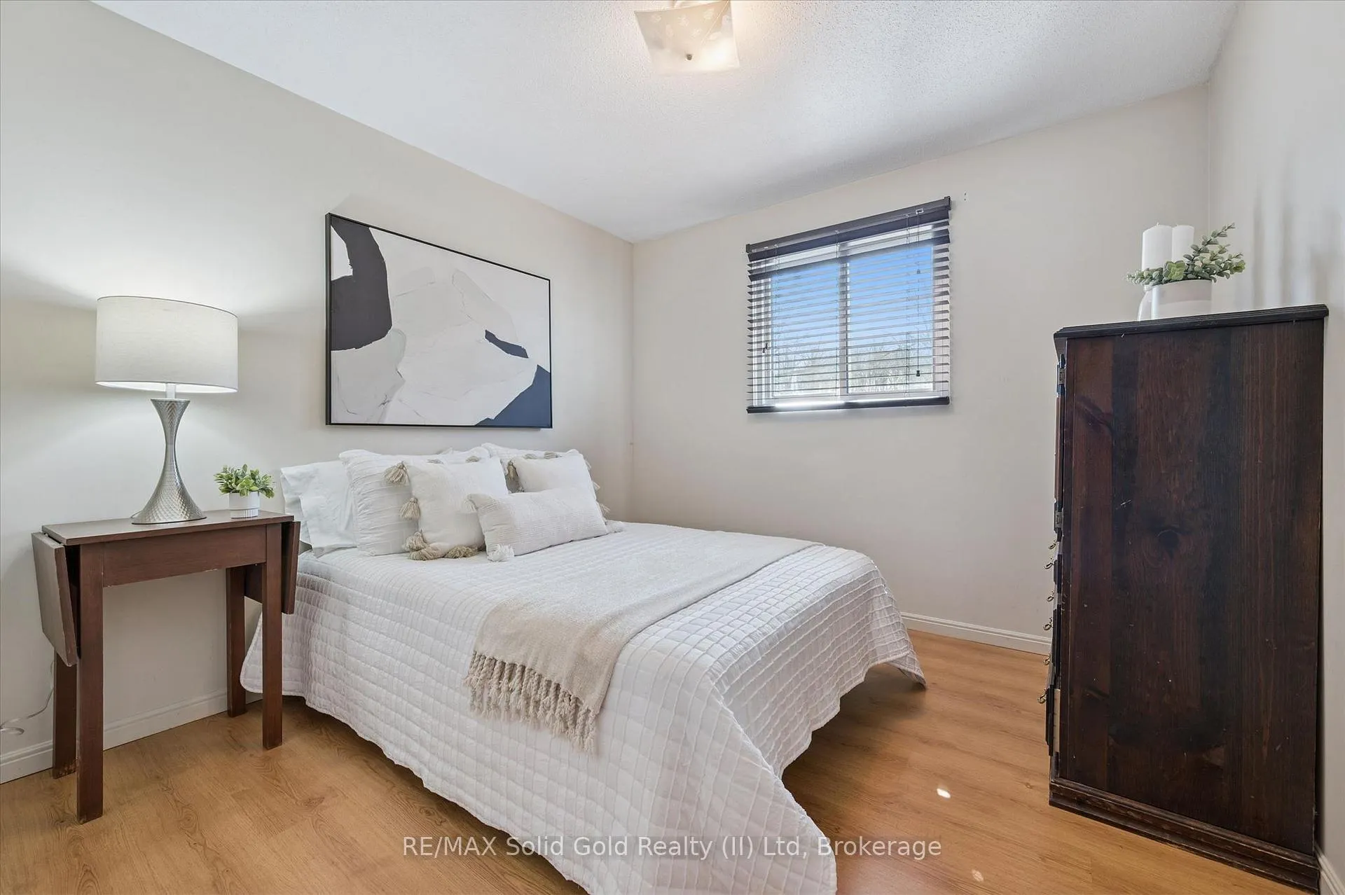 Photo 16 of 11 Blue Spruce Court, Kitchener — HOMEH