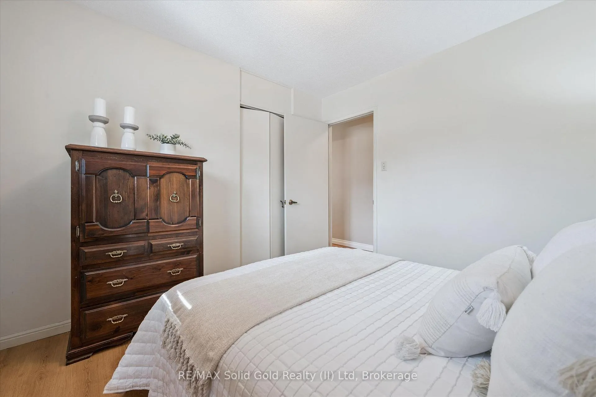 Photo 17 of 11 Blue Spruce Court, Kitchener — HOMEH