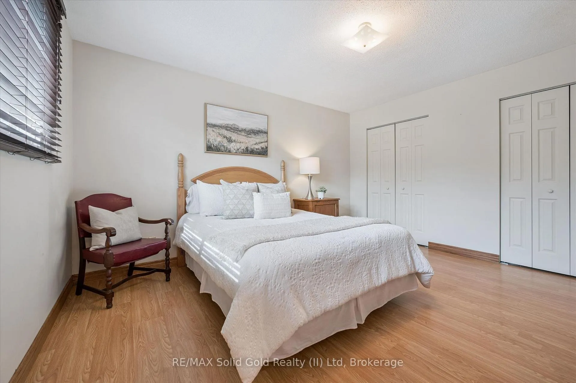 Photo 21 of 11 Blue Spruce Court, Kitchener — HOMEH