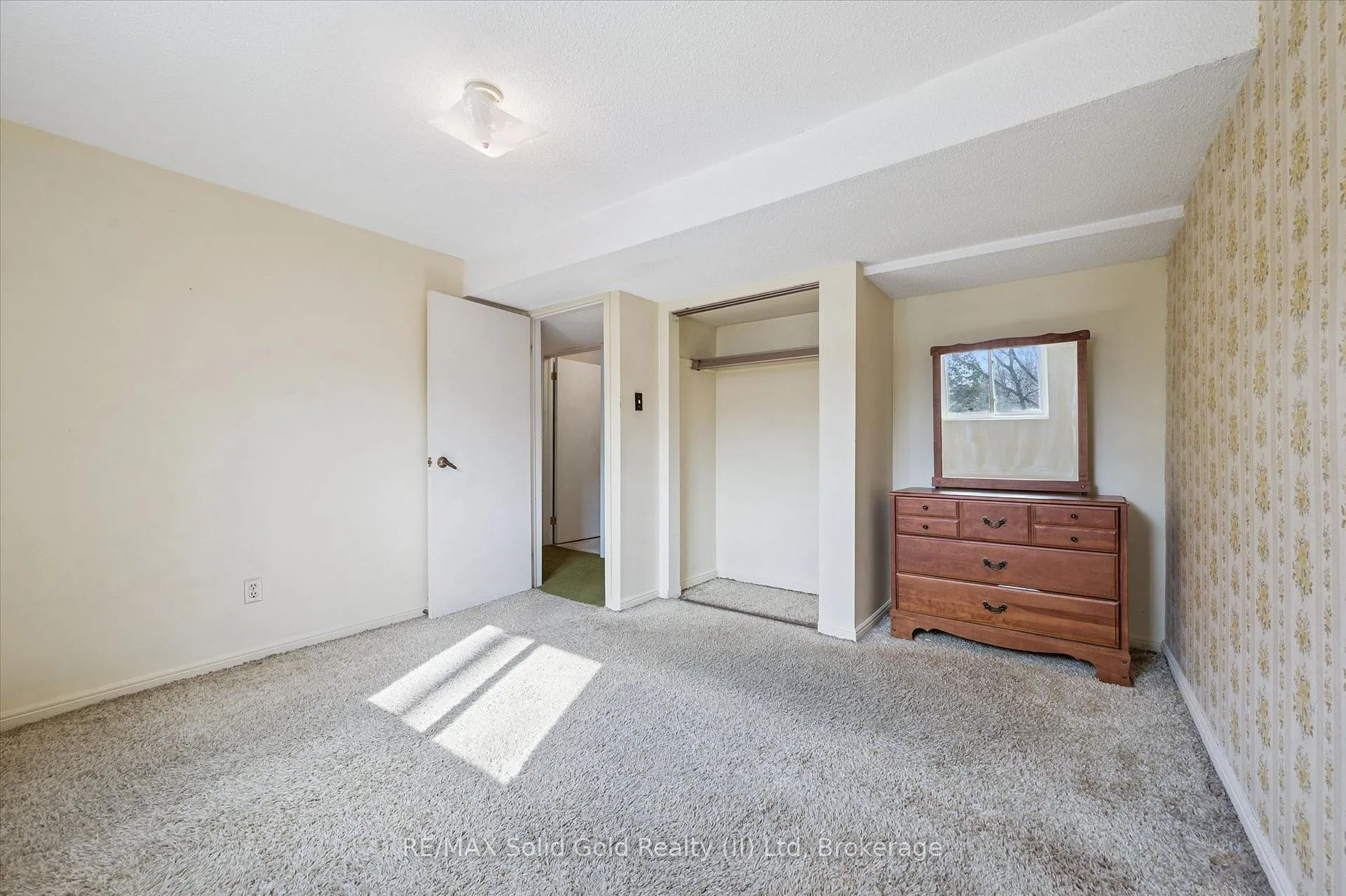 Photo 28 of 11 Blue Spruce Court, Kitchener — HOMEH