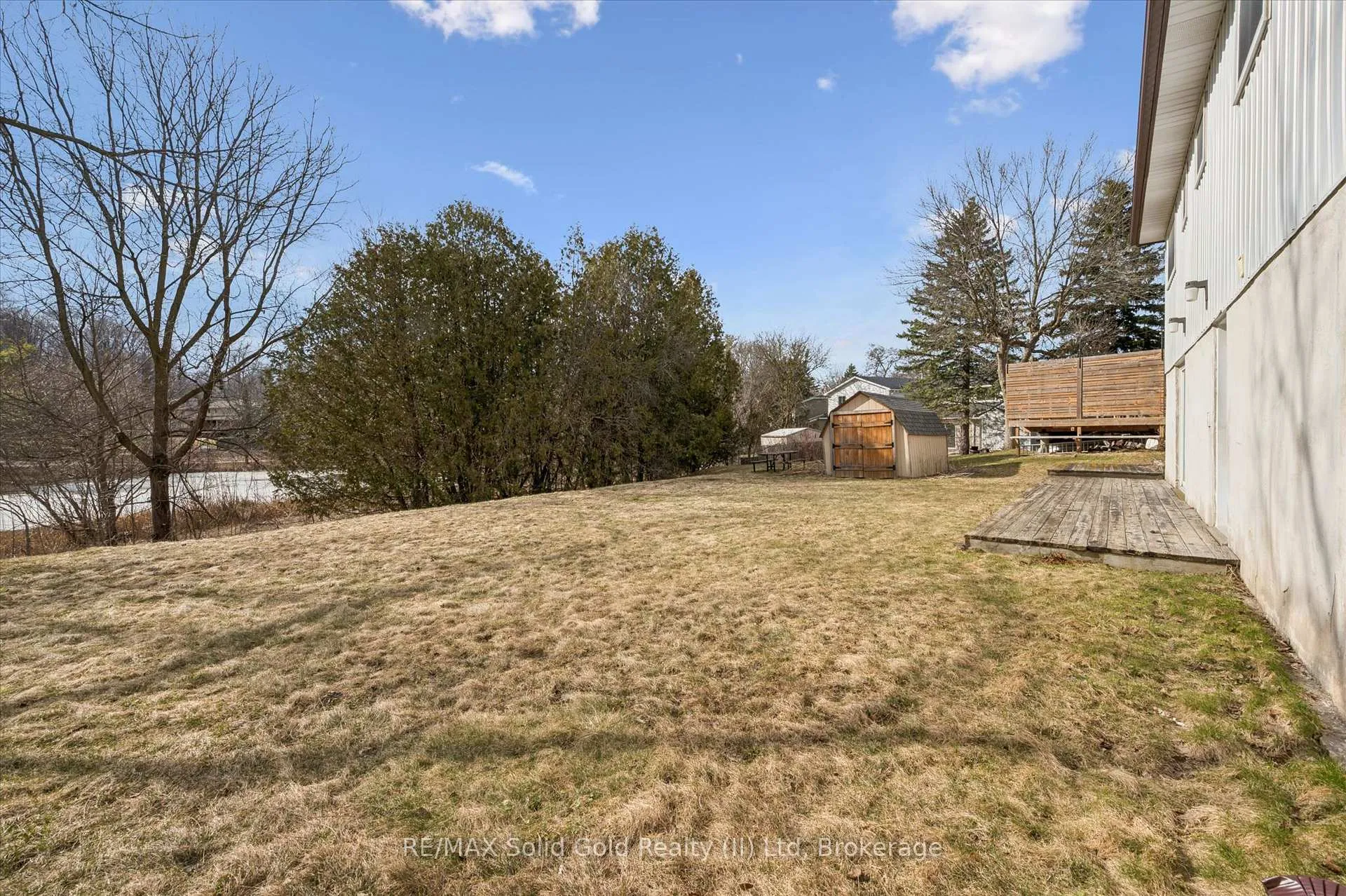 Photo 31 of 11 Blue Spruce Court, Kitchener — HOMEH