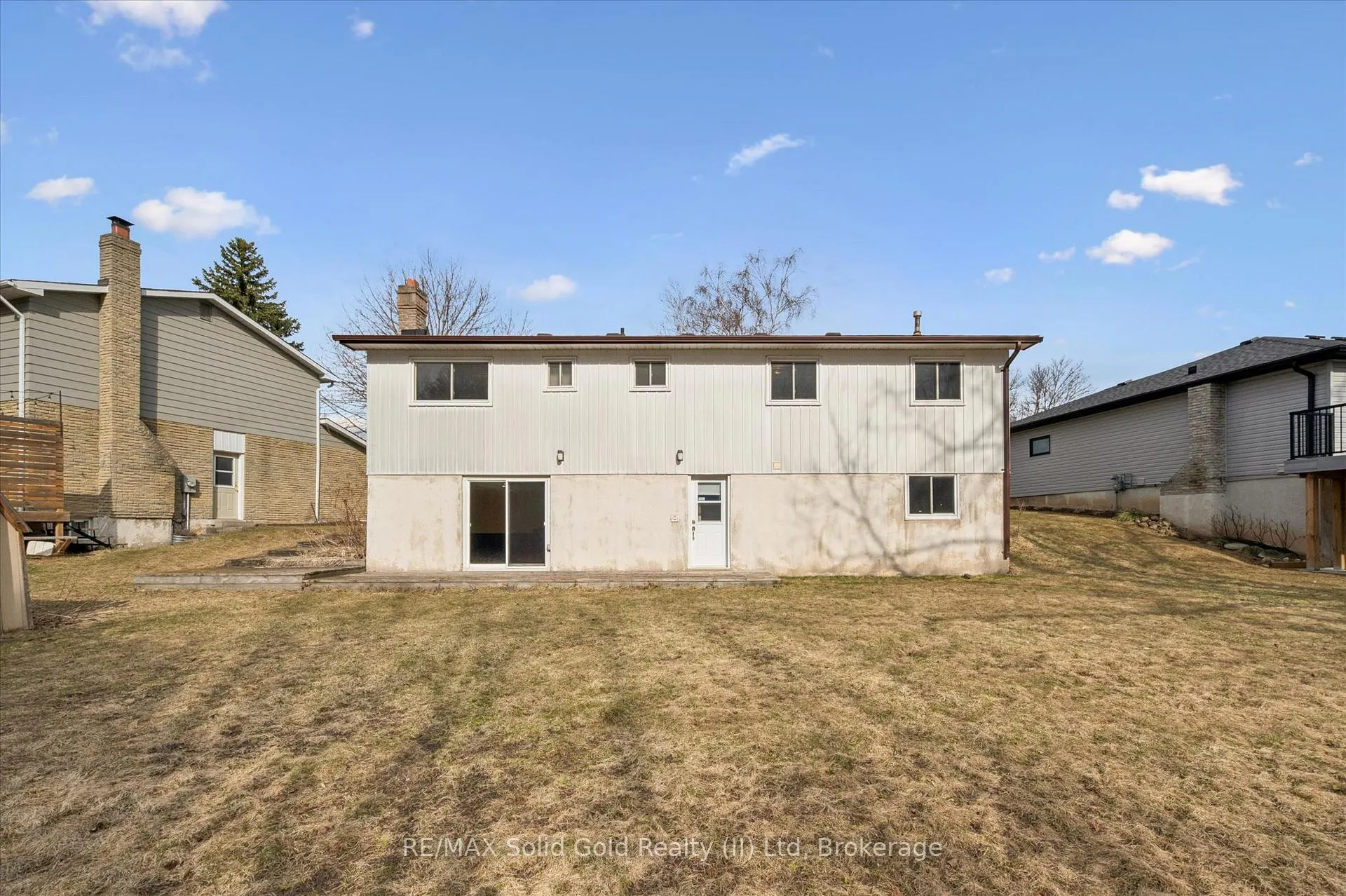 Photo 34 of 11 Blue Spruce Court, Kitchener — HOMEH