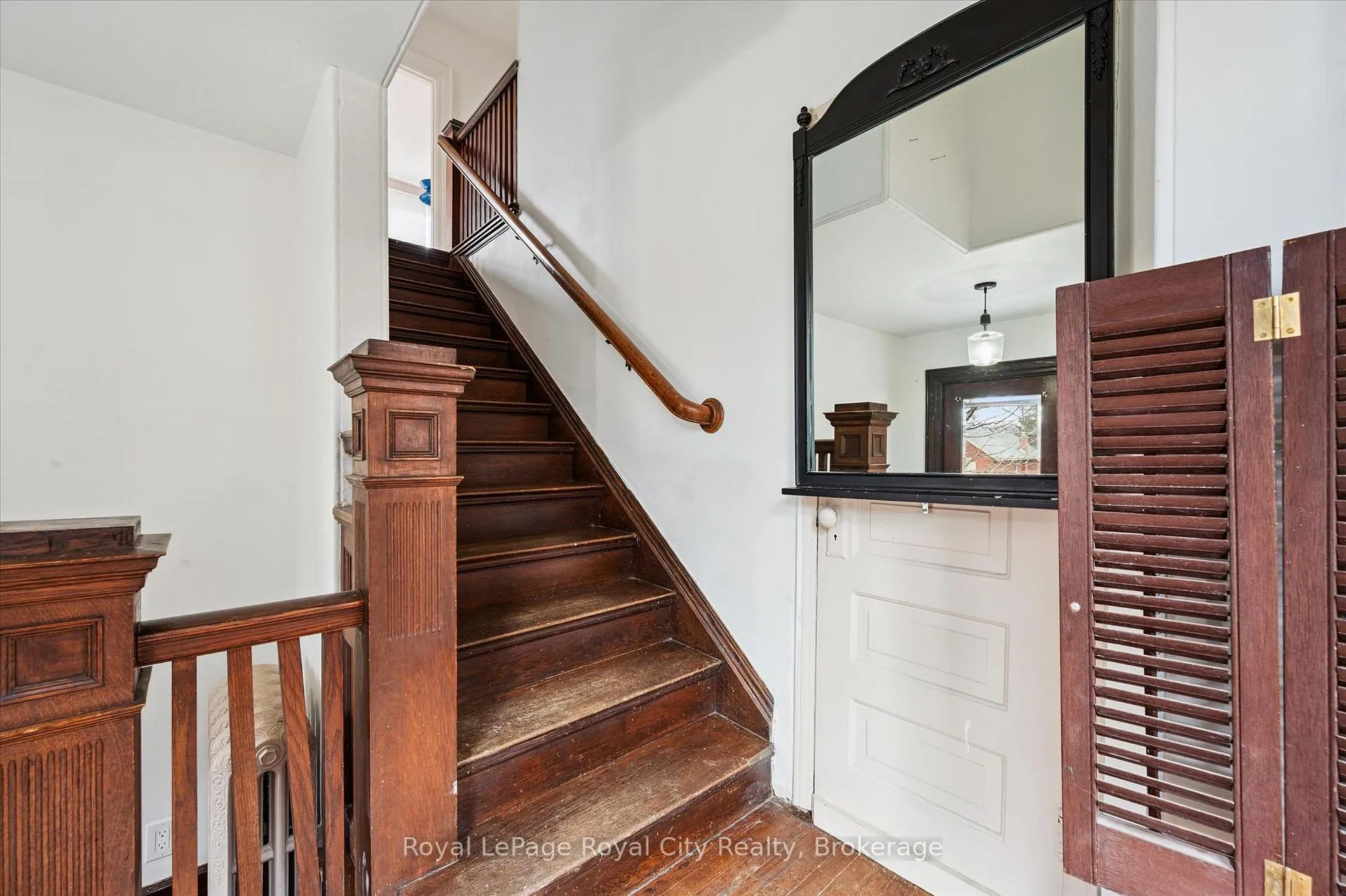 Photo 4 of Unit Upper, 467 Woolwich Street, Guelph, Exhibition Park — HOMEH