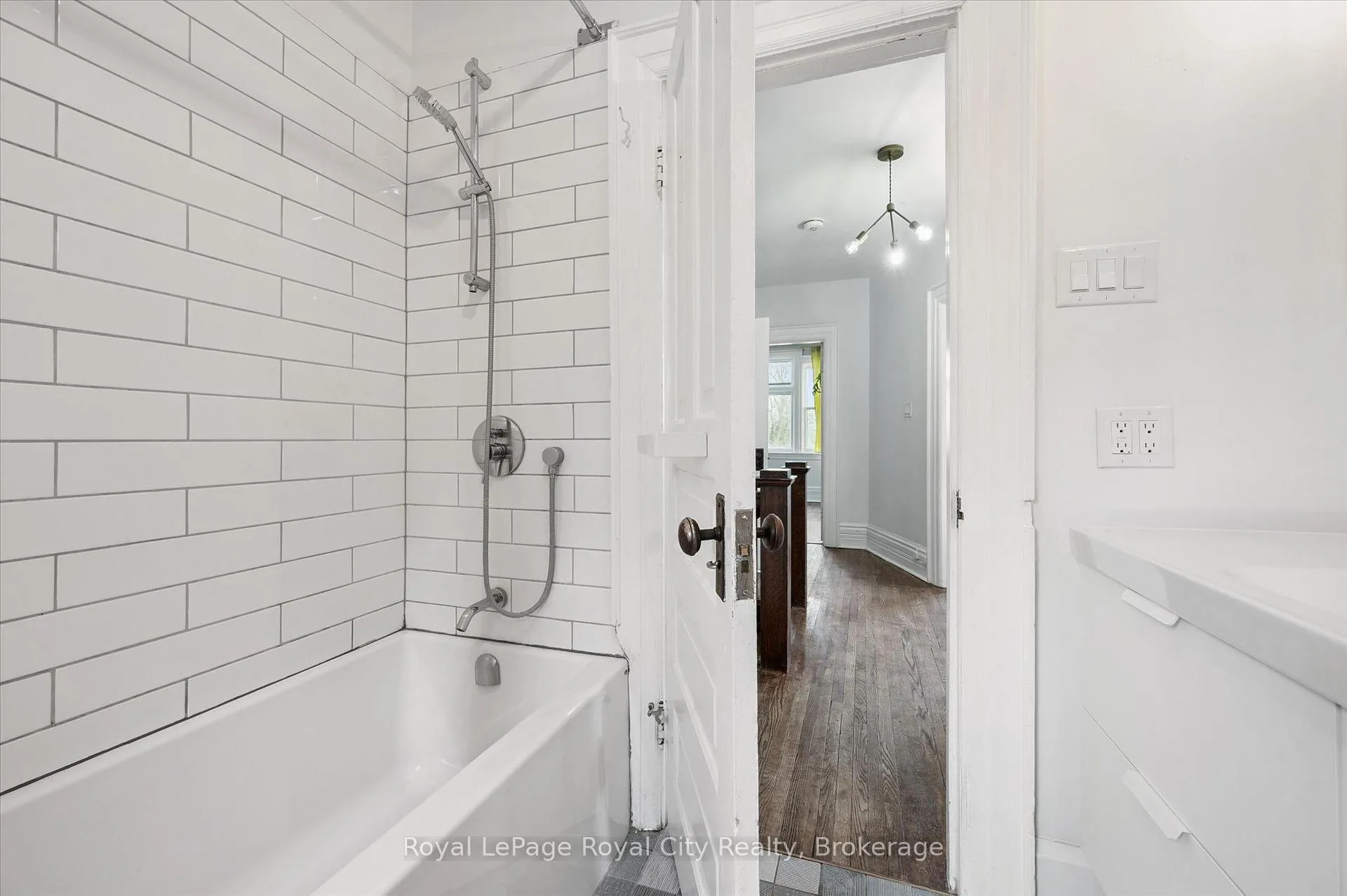 Photo 14 of Unit Upper, 467 Woolwich Street, Guelph, Exhibition Park — HOMEH