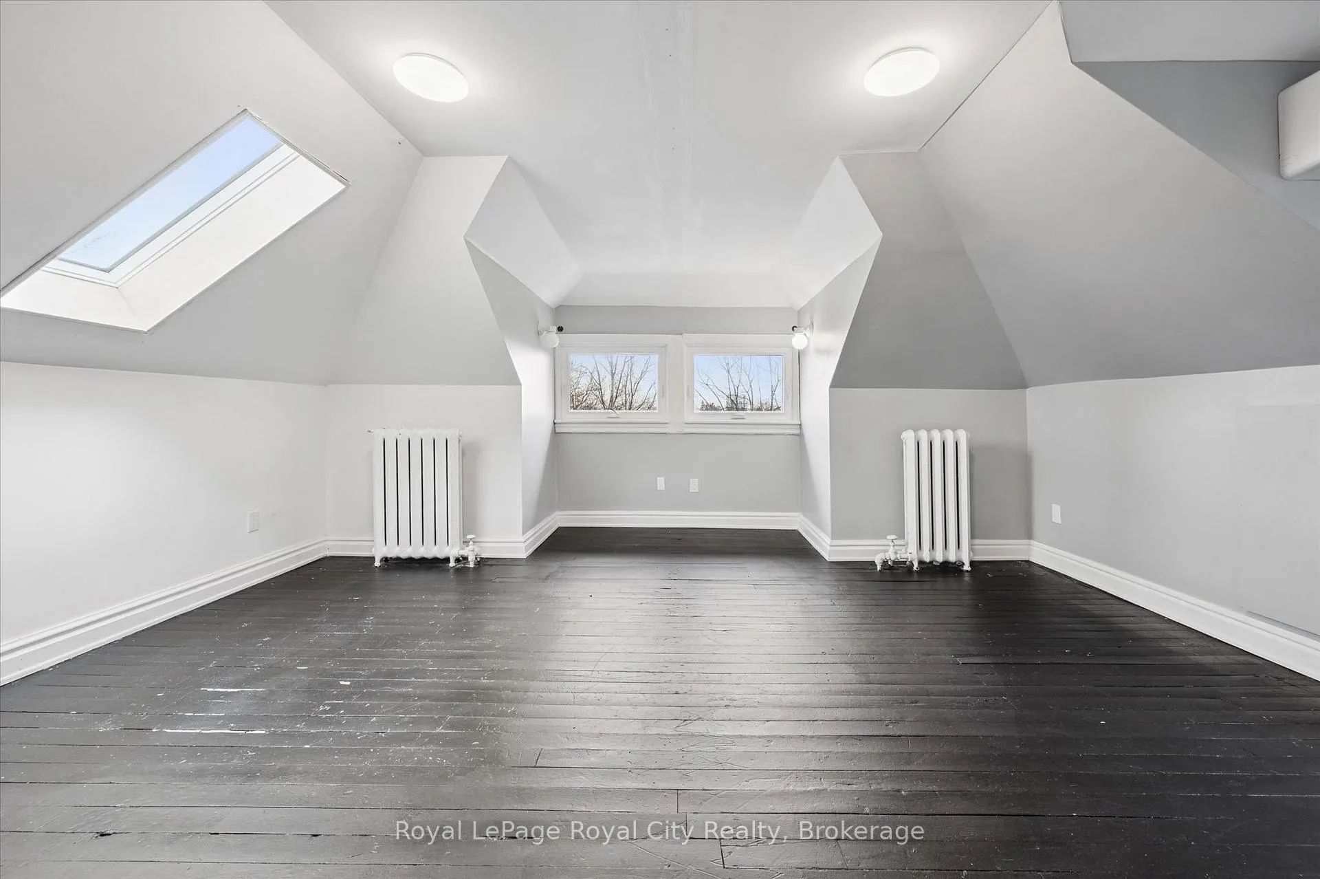 Photo 27 of Unit Upper, 467 Woolwich Street, Guelph, Exhibition Park — HOMEH