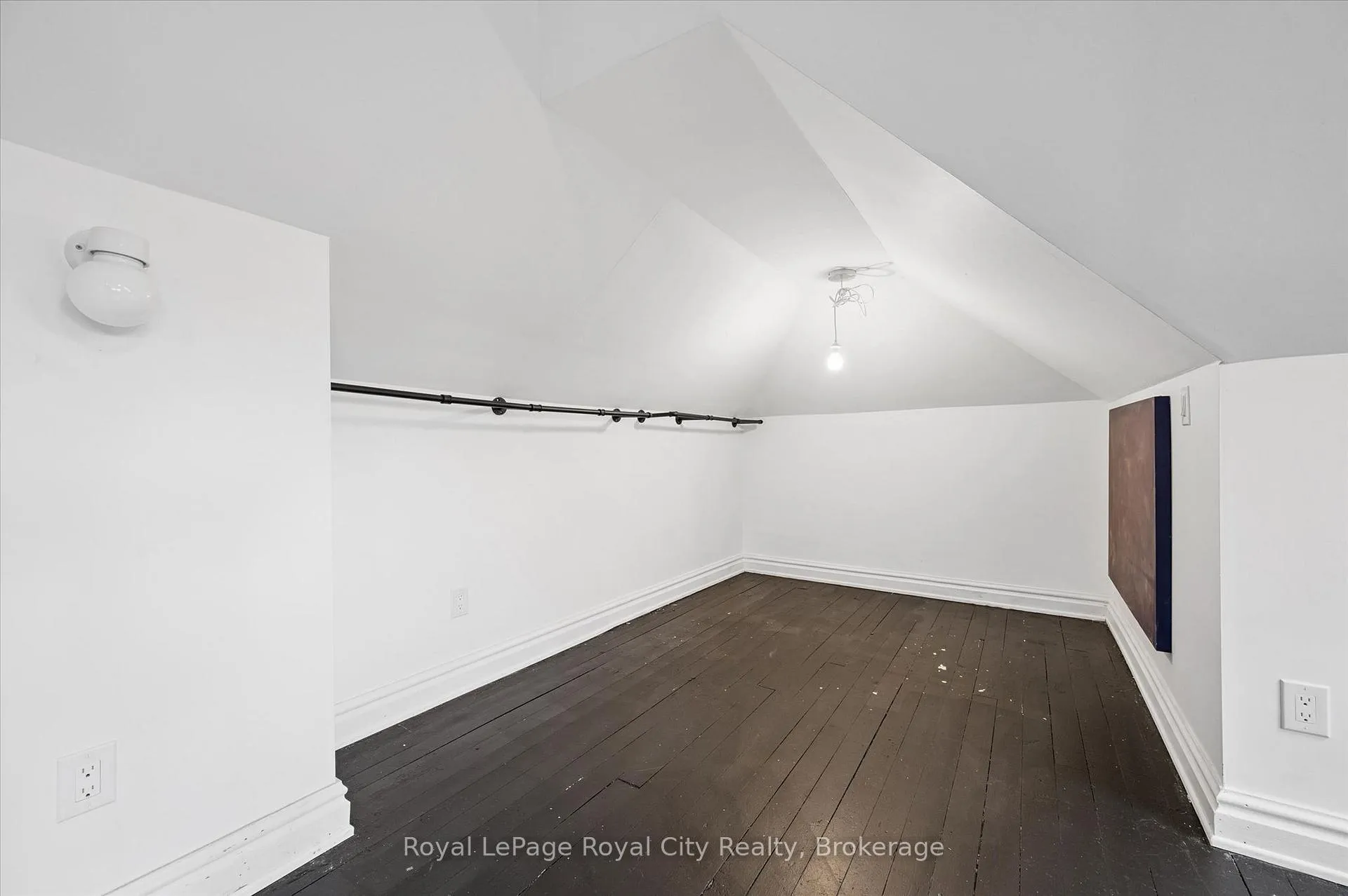 Photo 30 of Unit Upper, 467 Woolwich Street, Guelph, Exhibition Park — HOMEH