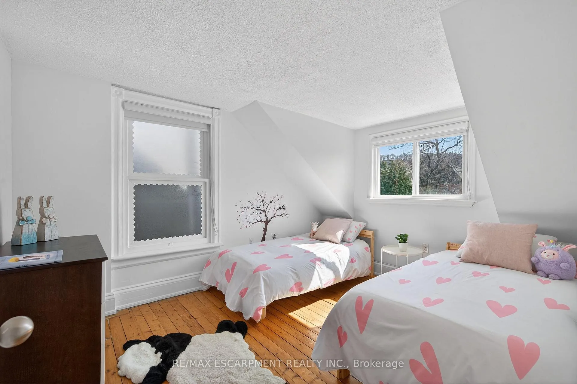 Photo 10 of 33 Homewood Avenue, Hamilton, Kirkendall — HOMEH