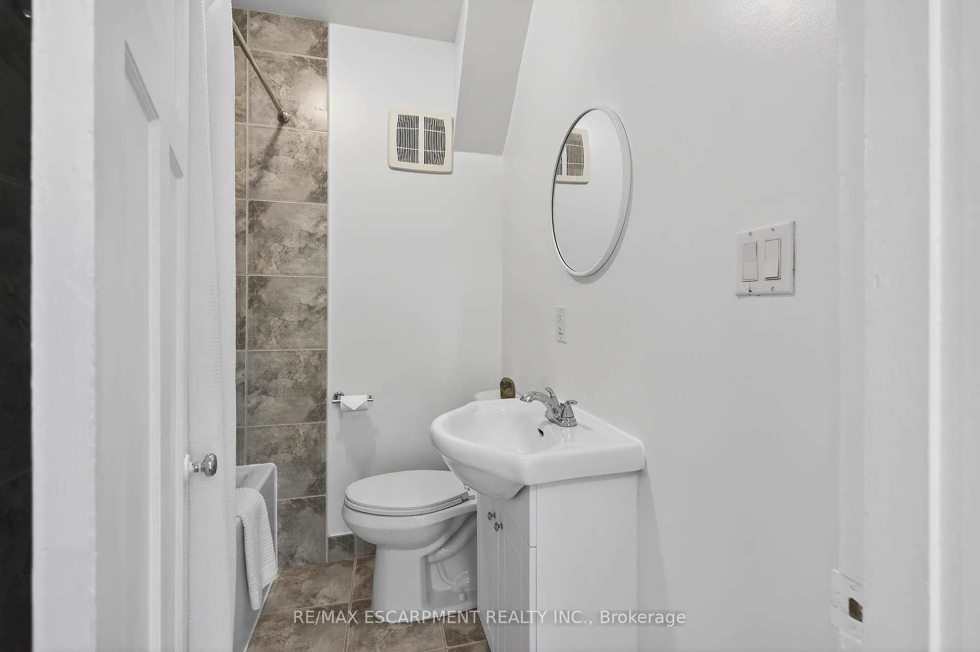 Photo 23 of 33 Homewood Avenue, Hamilton, Kirkendall — HOMEH
