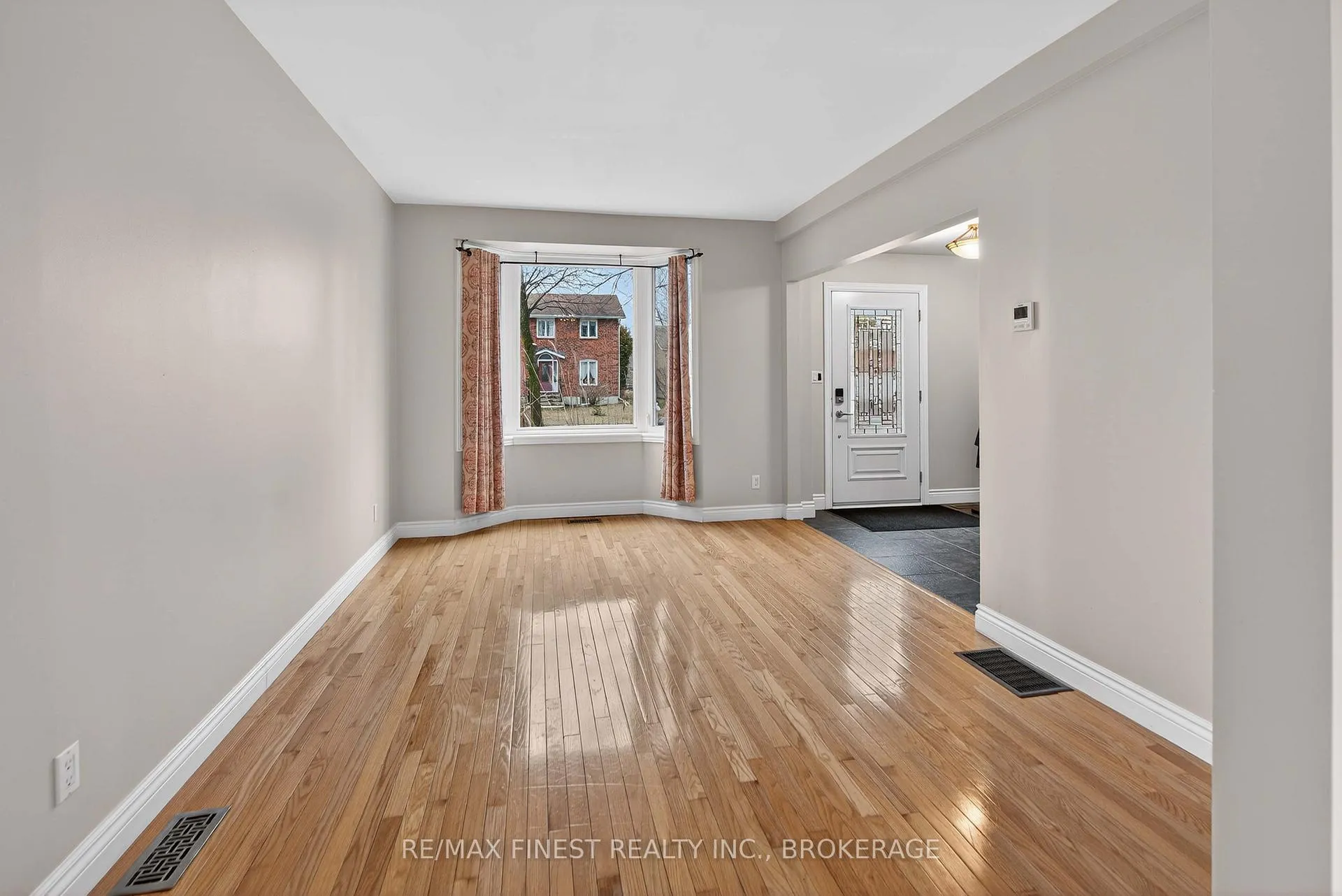 Photo 5 of 34 Loradean Crescent, Kingston, Kingston East (Incl Barret Crt) — HOMEH