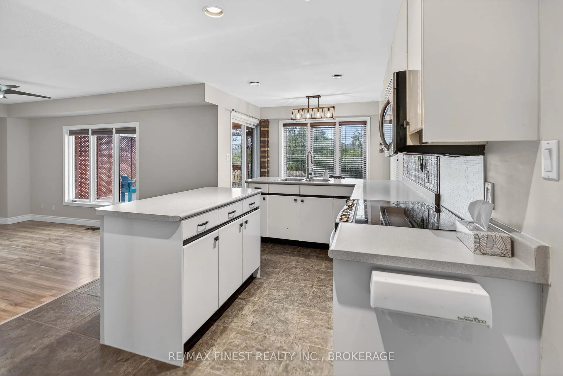 Photo 7 of 34 Loradean Crescent, Kingston, Kingston East (Incl Barret Crt) — HOMEH
