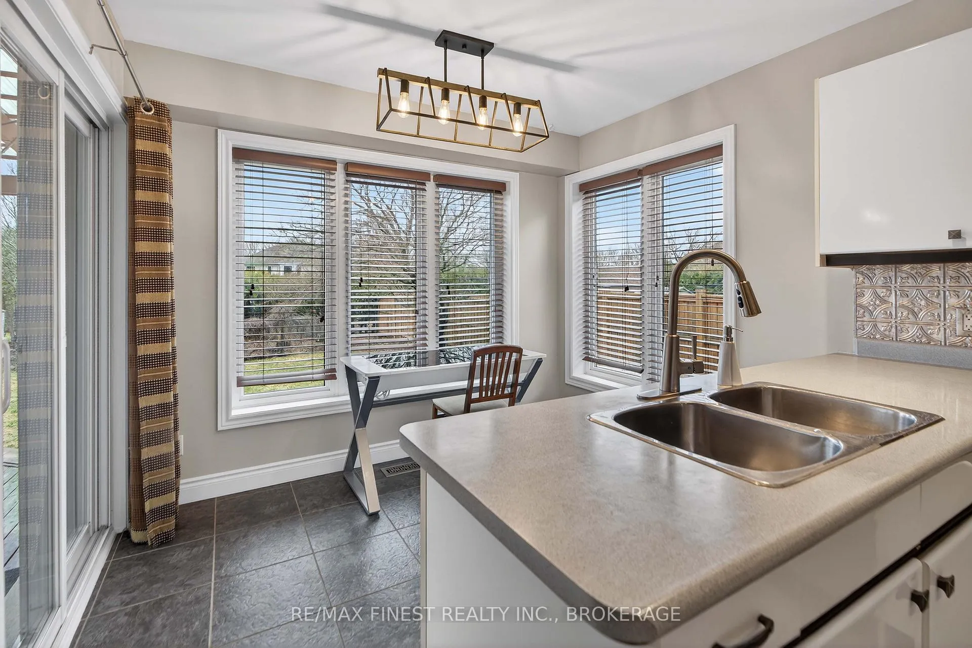 Photo 9 of 34 Loradean Crescent, Kingston, Kingston East (Incl Barret Crt) — HOMEH