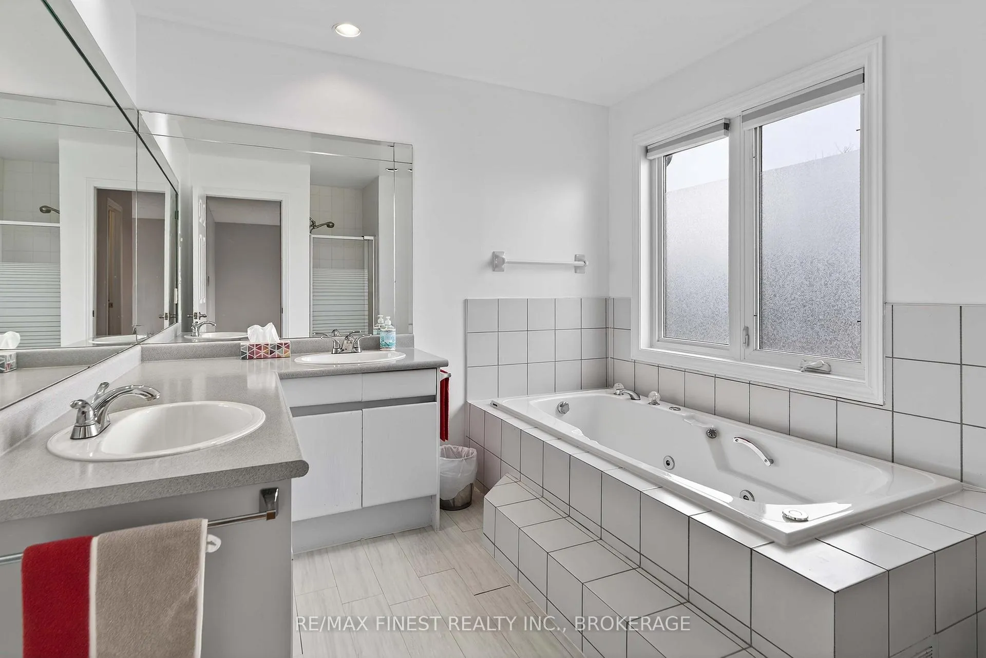 Photo 21 of 34 Loradean Crescent, Kingston, Kingston East (Incl Barret Crt) — HOMEH