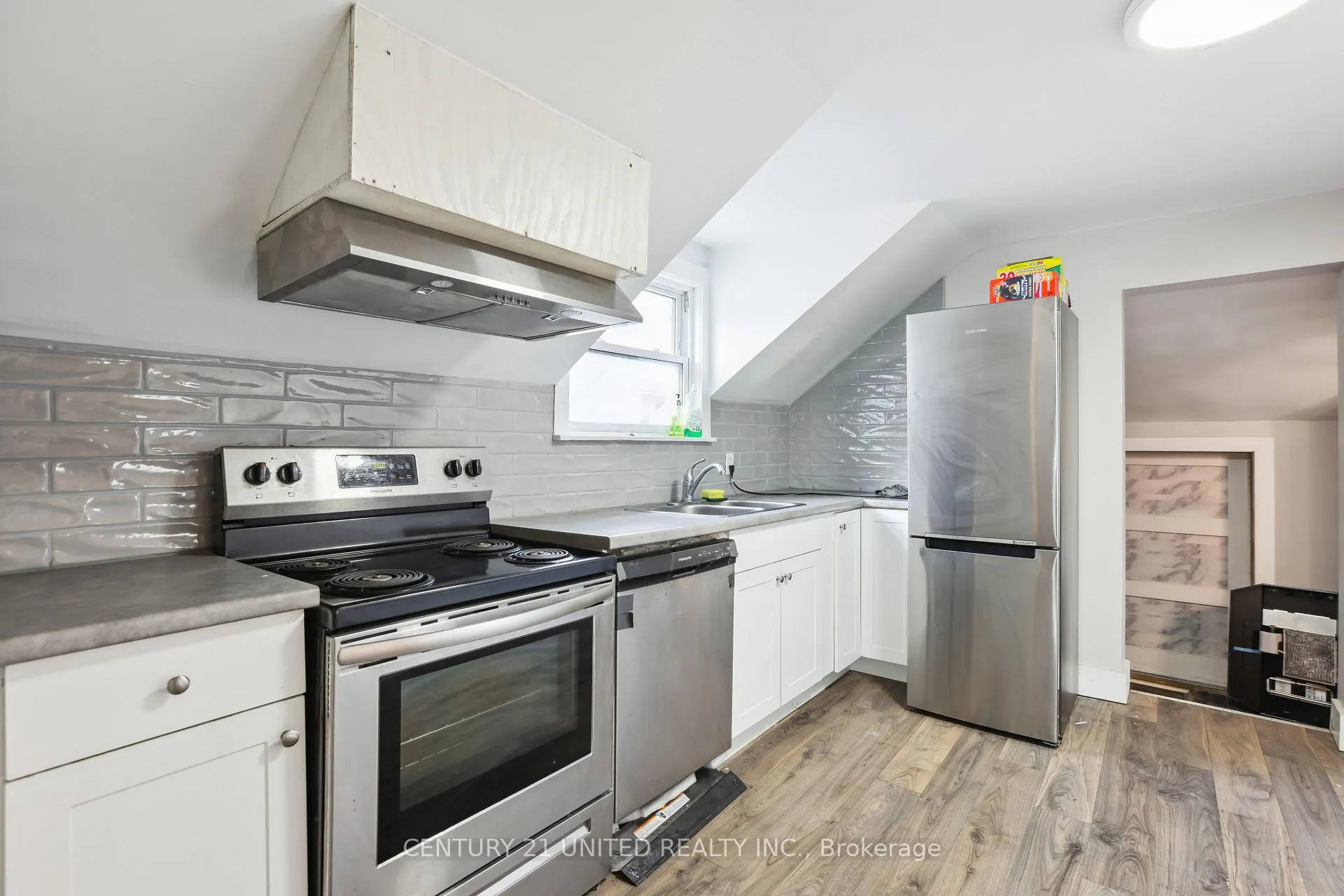 Photo 4 of Unit Unit 2, 19 Seneca Street, St. Catharines, E. Chester — HOMEH