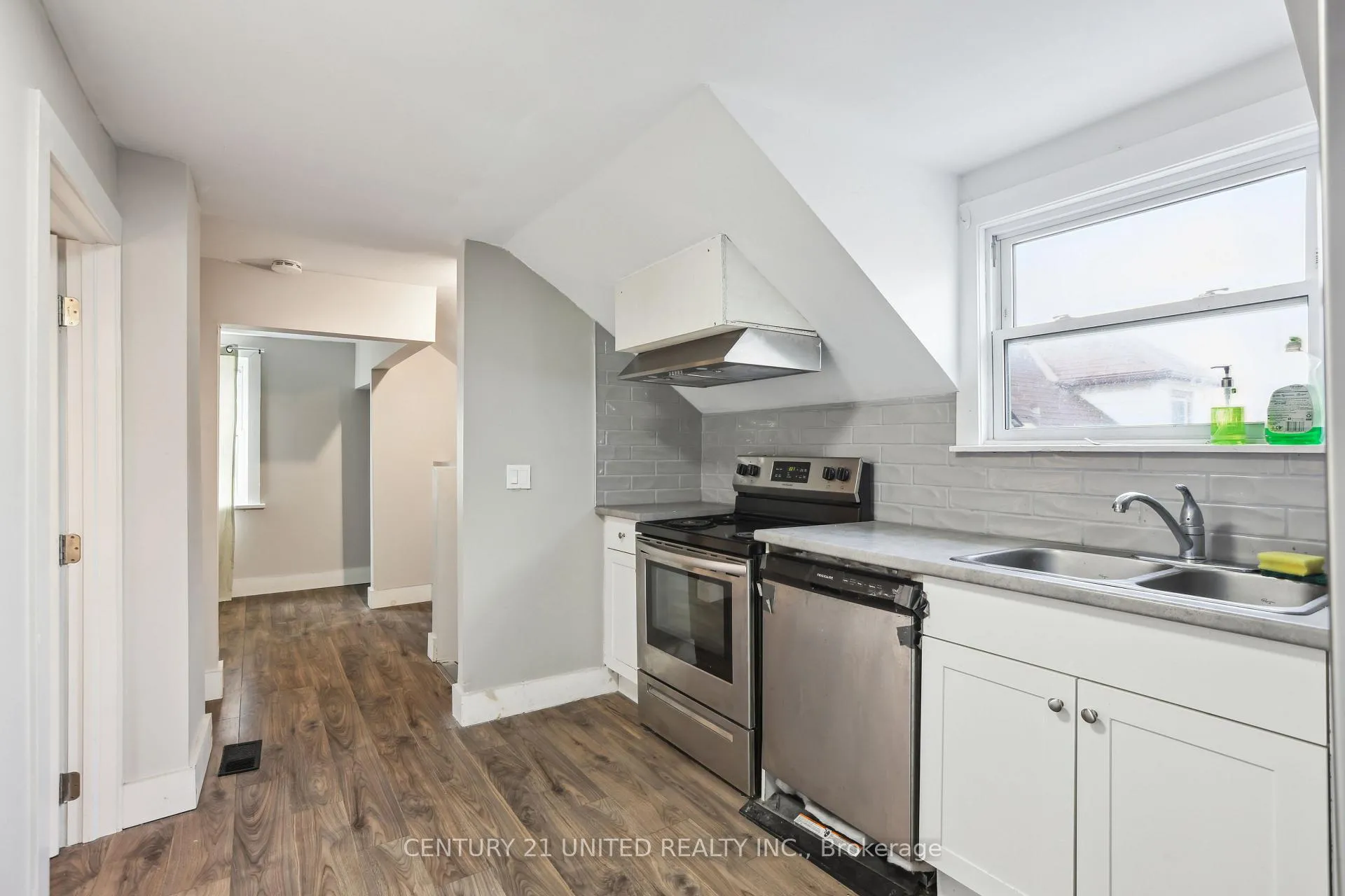 Photo 5 of Unit Unit 2, 19 Seneca Street, St. Catharines, E. Chester — HOMEH