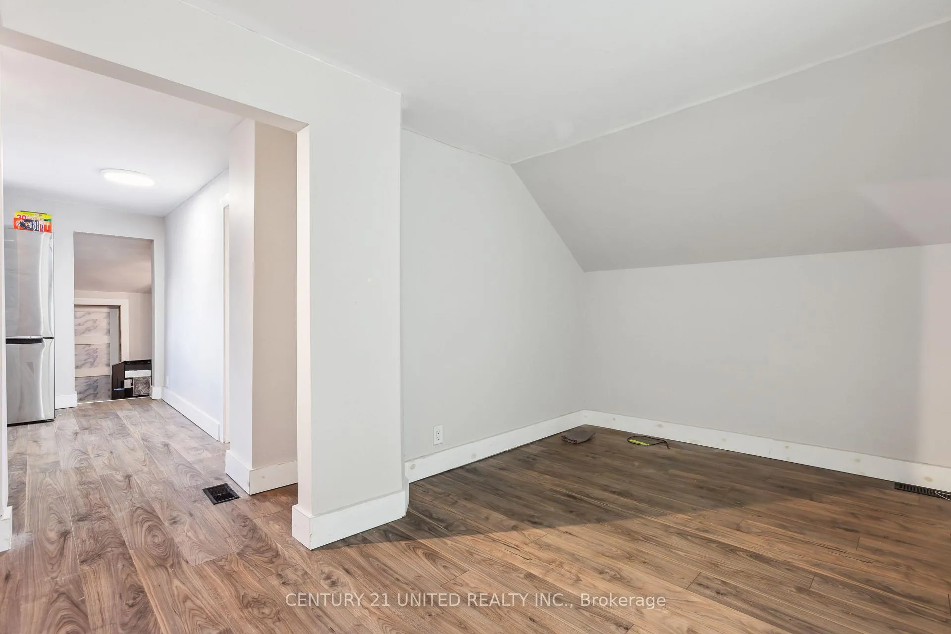 Photo 7 of Unit Unit 2, 19 Seneca Street, St. Catharines, E. Chester — HOMEH