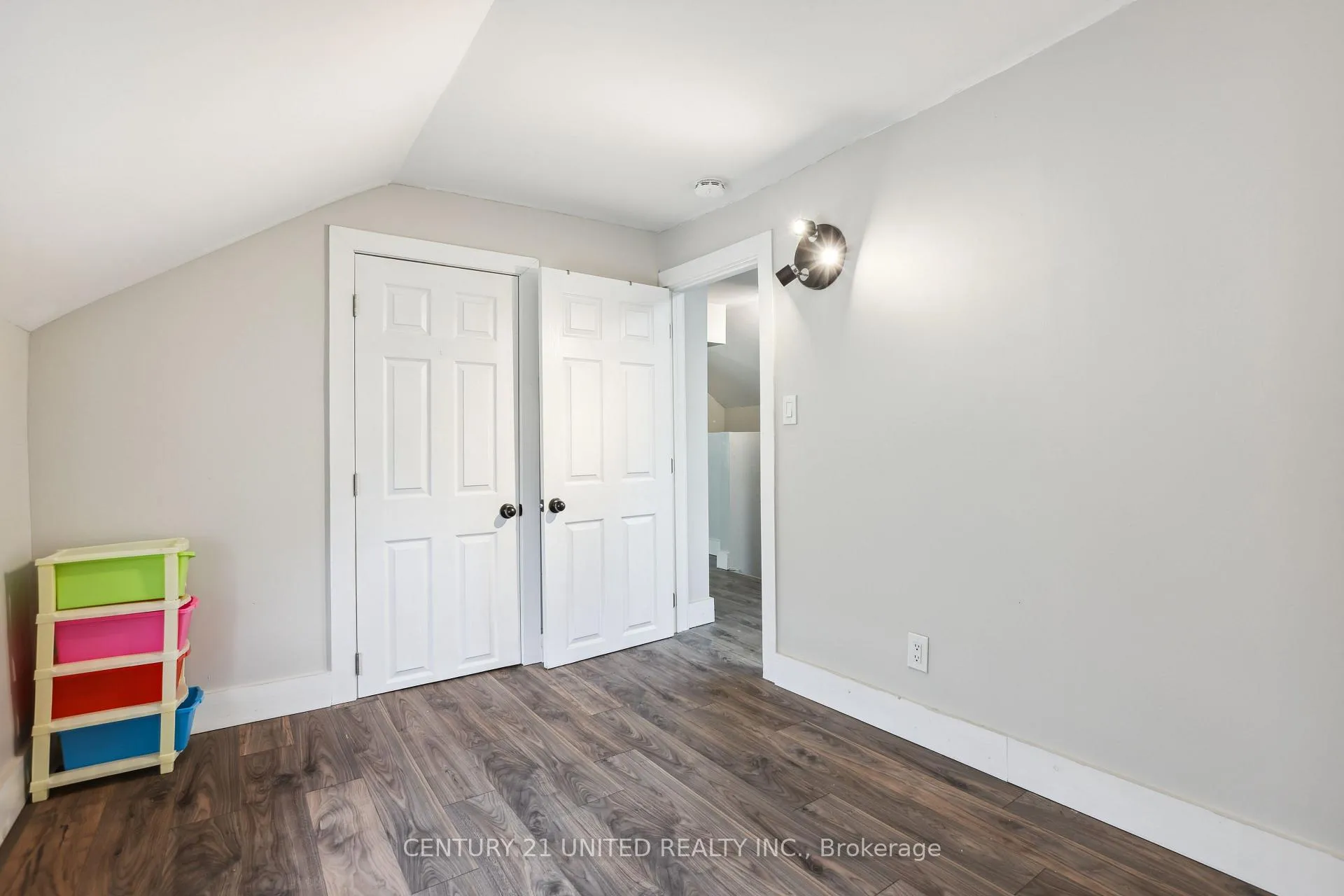 Photo 9 of Unit Unit 2, 19 Seneca Street, St. Catharines, E. Chester — HOMEH