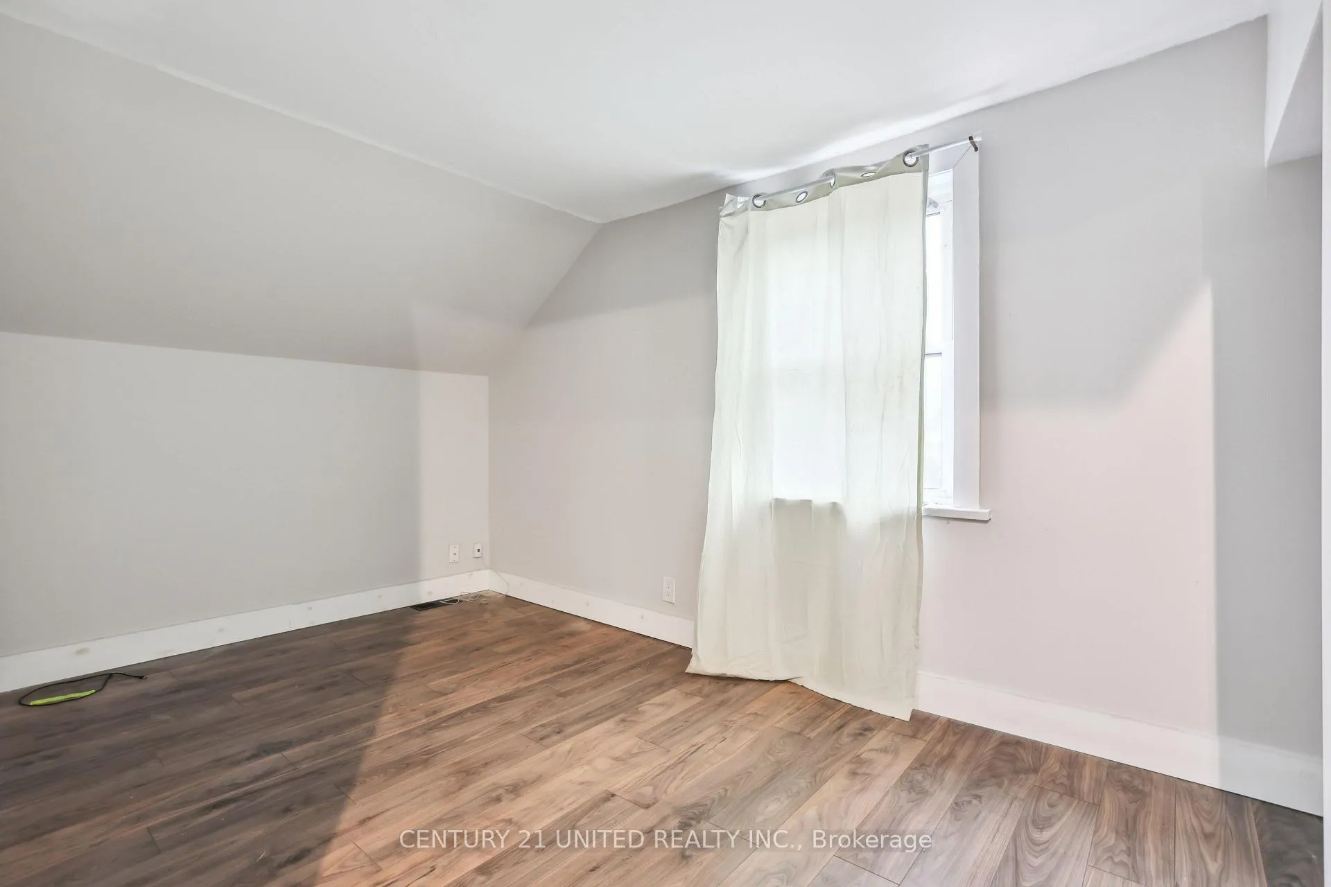Photo 10 of Unit Unit 2, 19 Seneca Street, St. Catharines, E. Chester — HOMEH