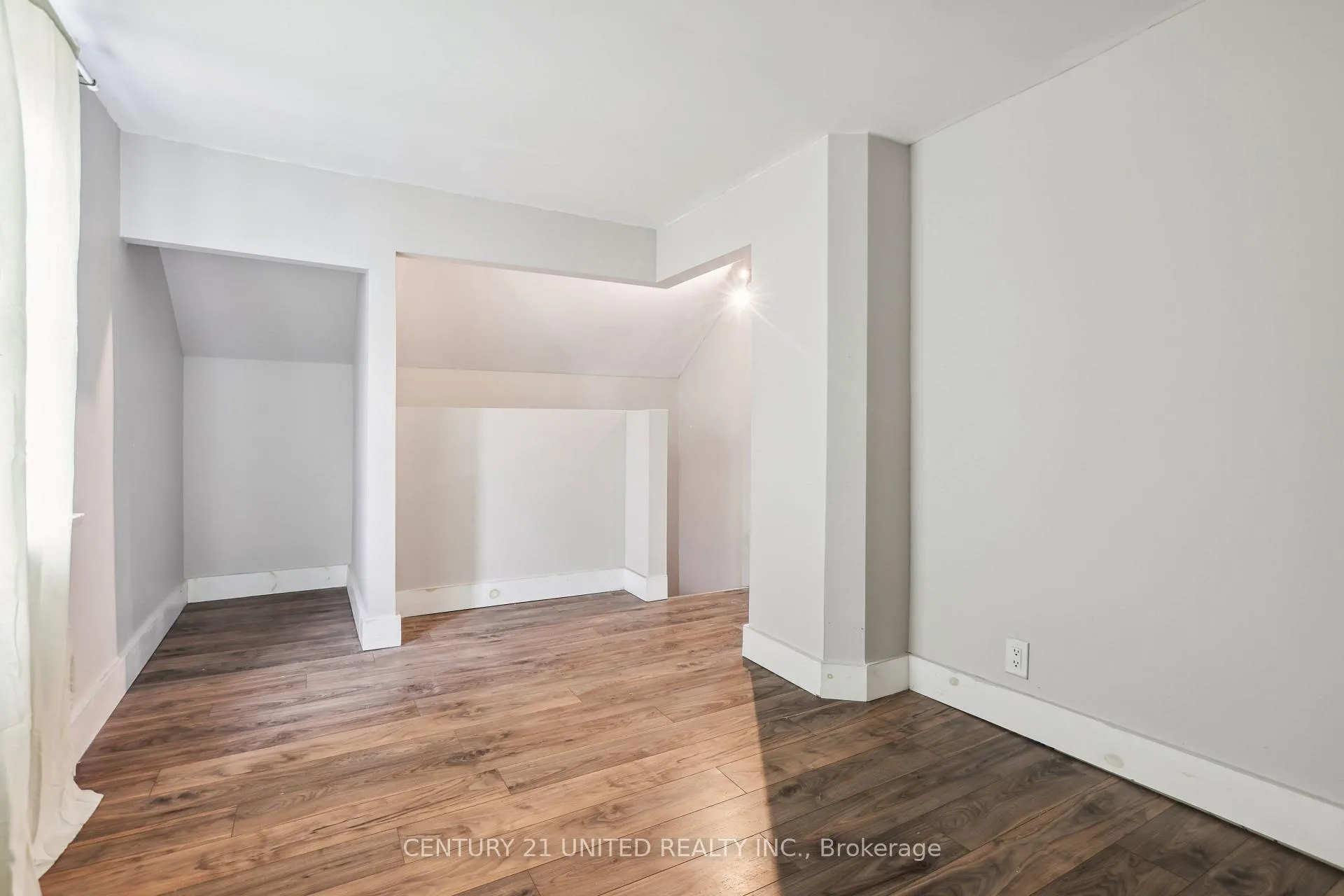 Photo 11 of Unit Unit 2, 19 Seneca Street, St. Catharines, E. Chester — HOMEH