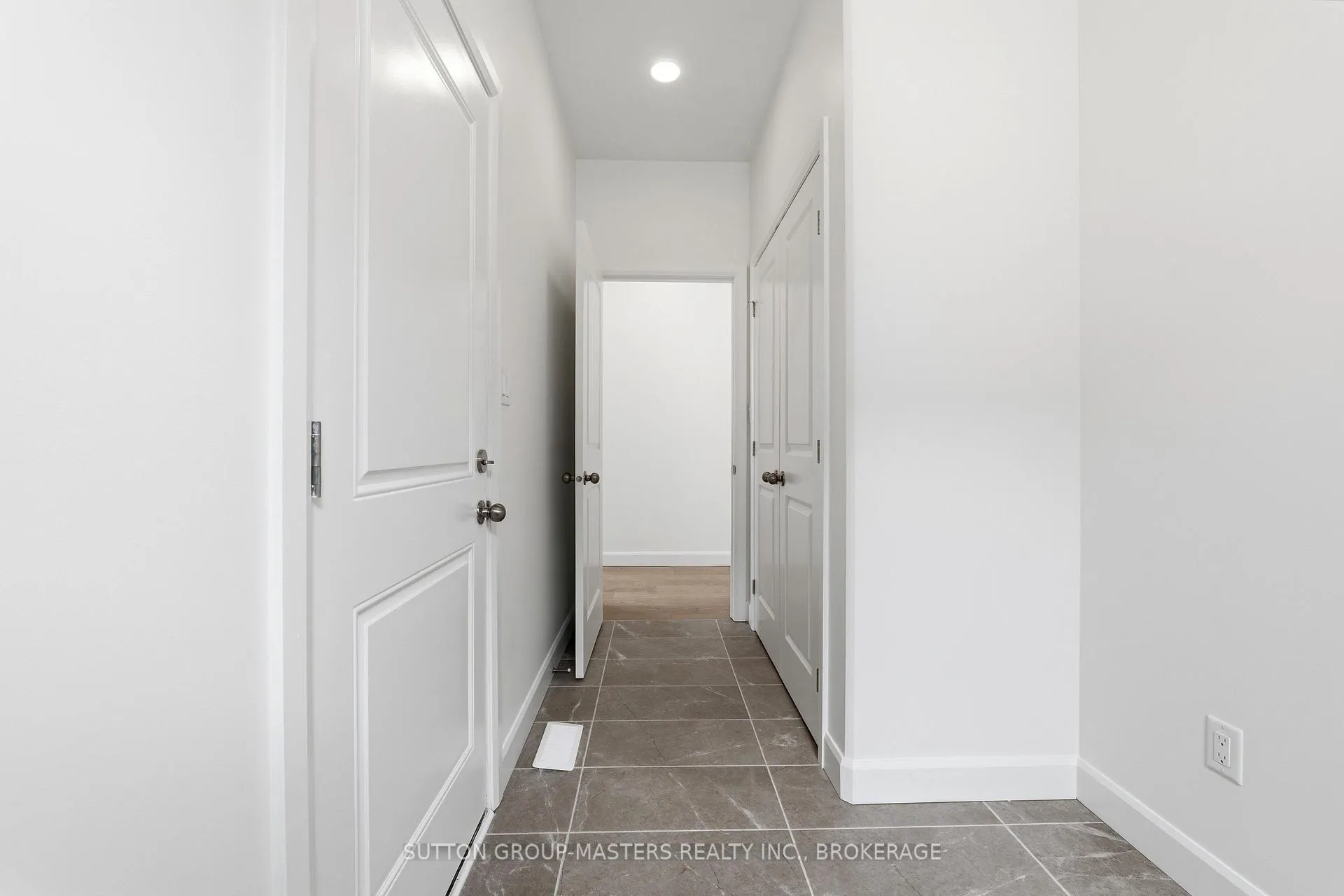 Photo 5 of 253 Pratt Drive, Loyalist, Amherstview — HOMEH