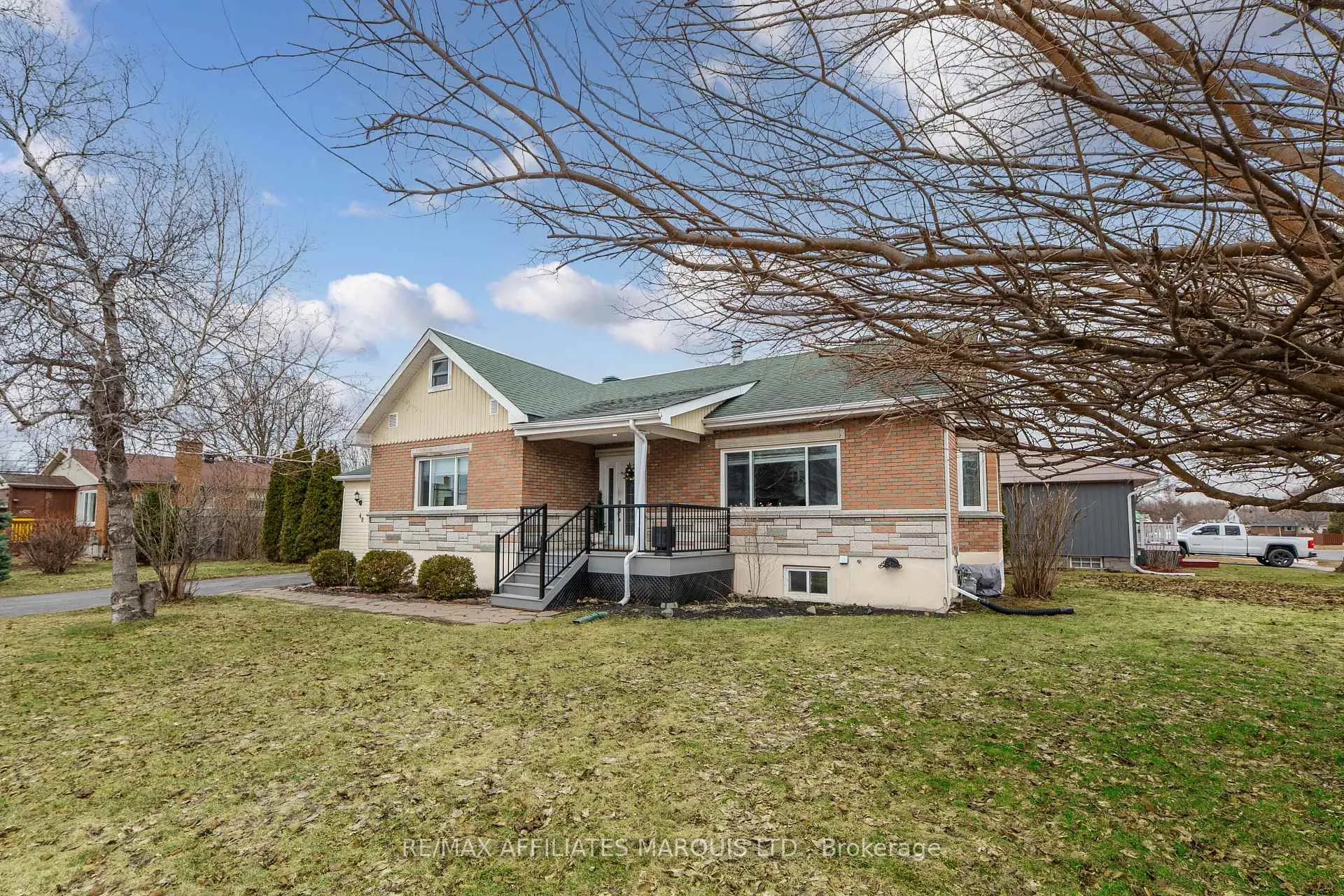 Photo 2 of 40 Bethune Avenue, South Stormont, Long Sault — HOMEH