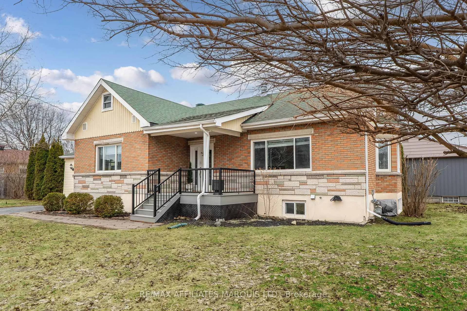 Photo 3 of 40 Bethune Avenue, South Stormont, Long Sault — HOMEH