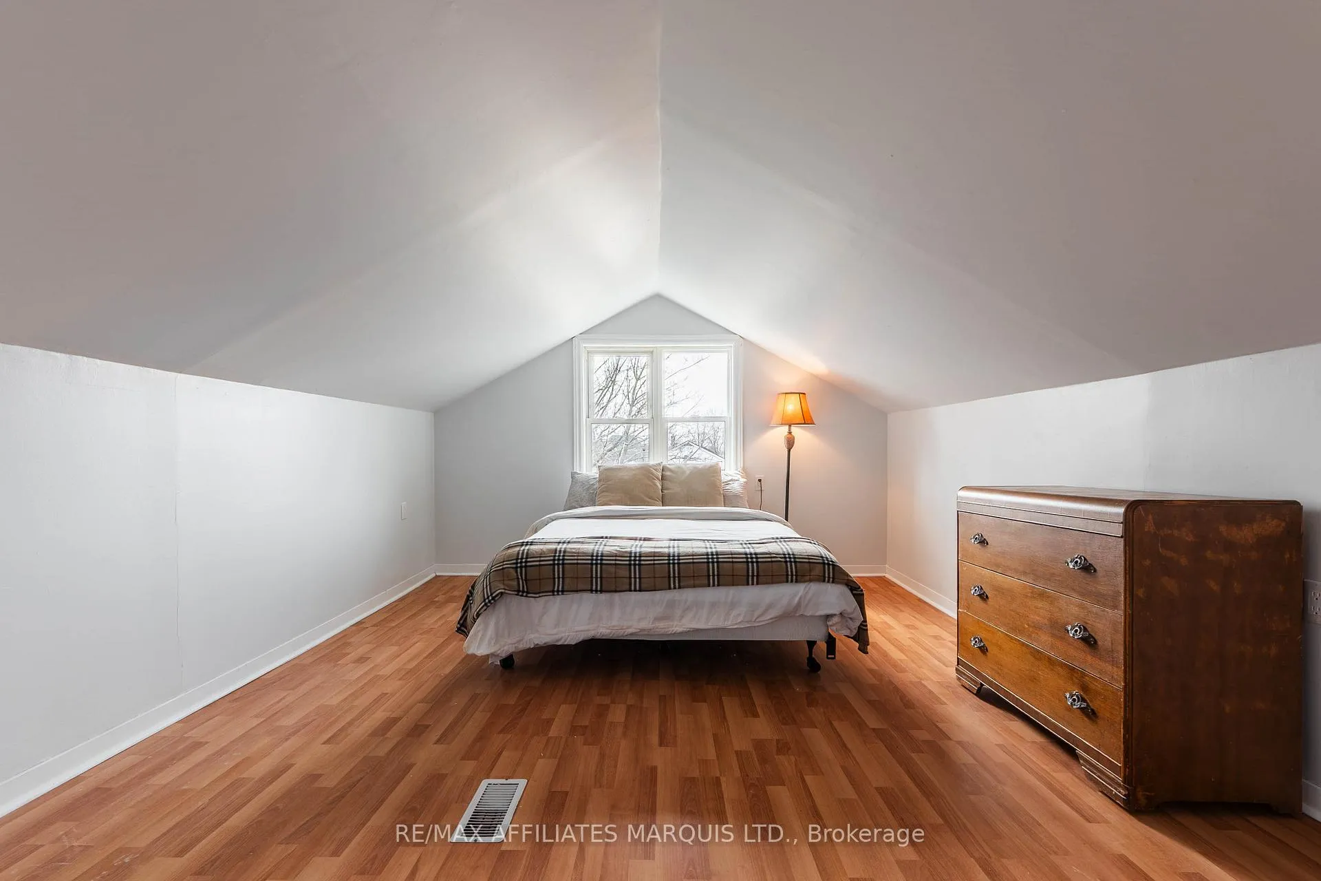 Photo 33 of 40 Bethune Avenue, South Stormont, Long Sault — HOMEH