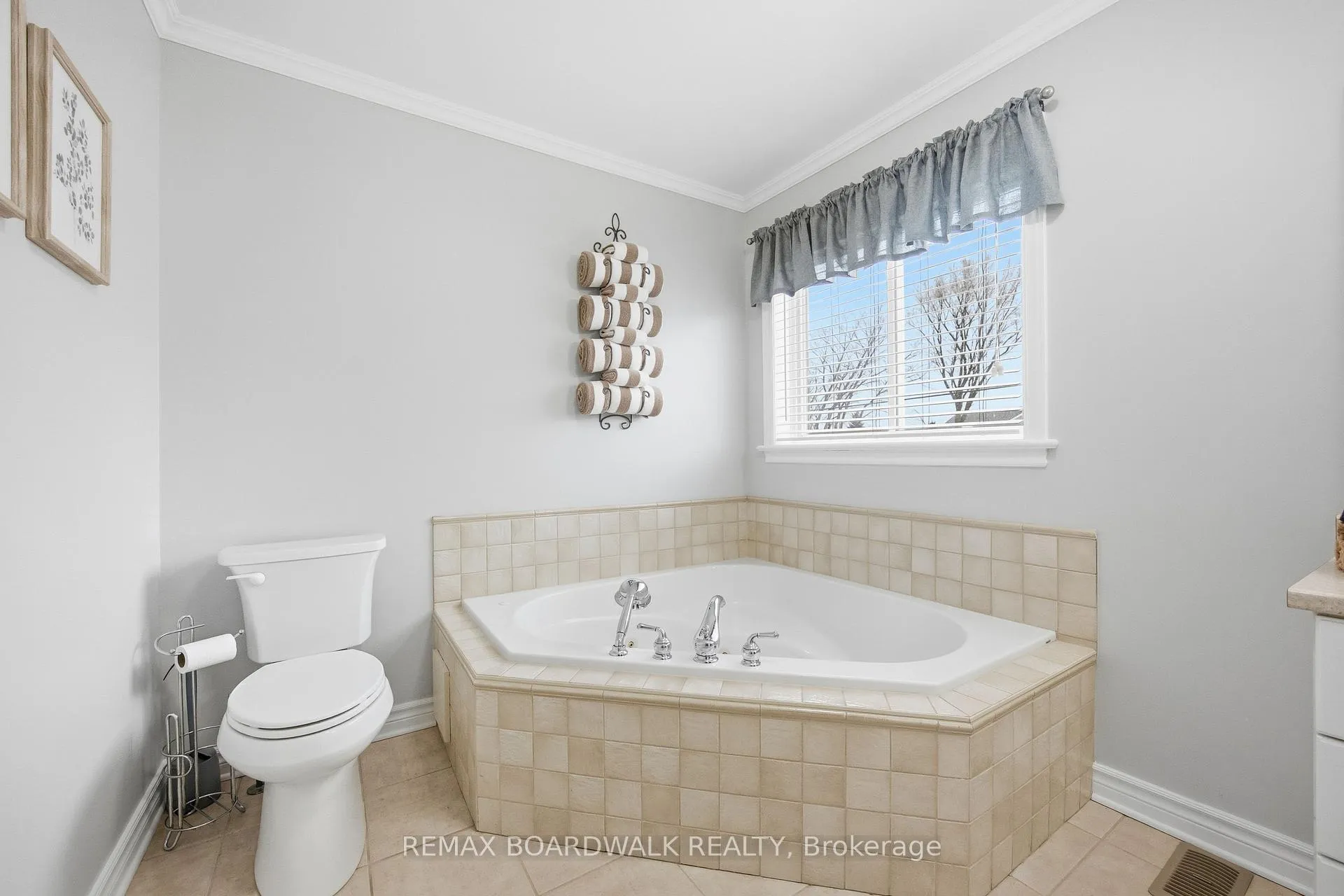 Photo 16 of 27 Comba Drive, Carleton Place — HOMEH