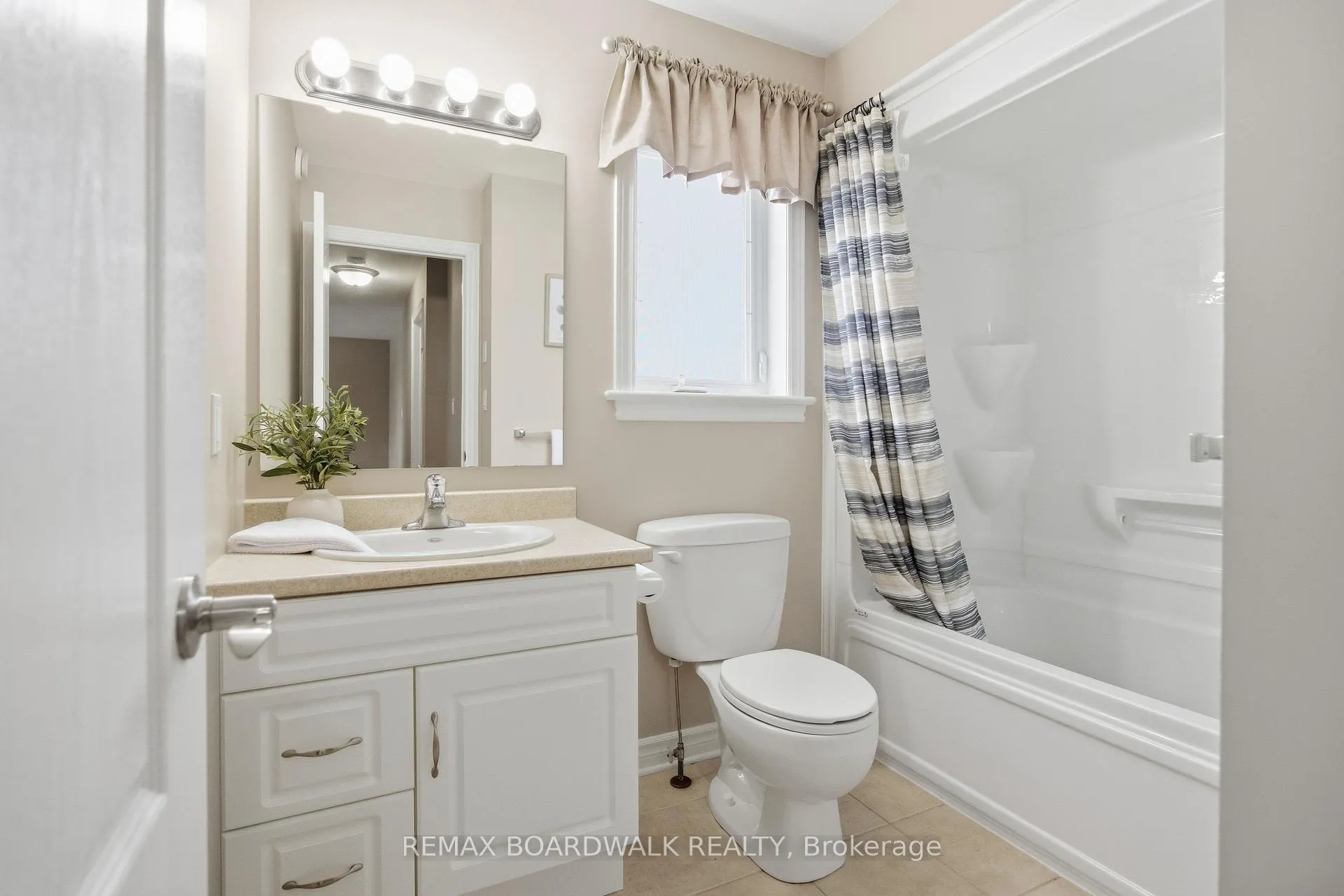 Photo 19 of 27 Comba Drive, Carleton Place — HOMEH