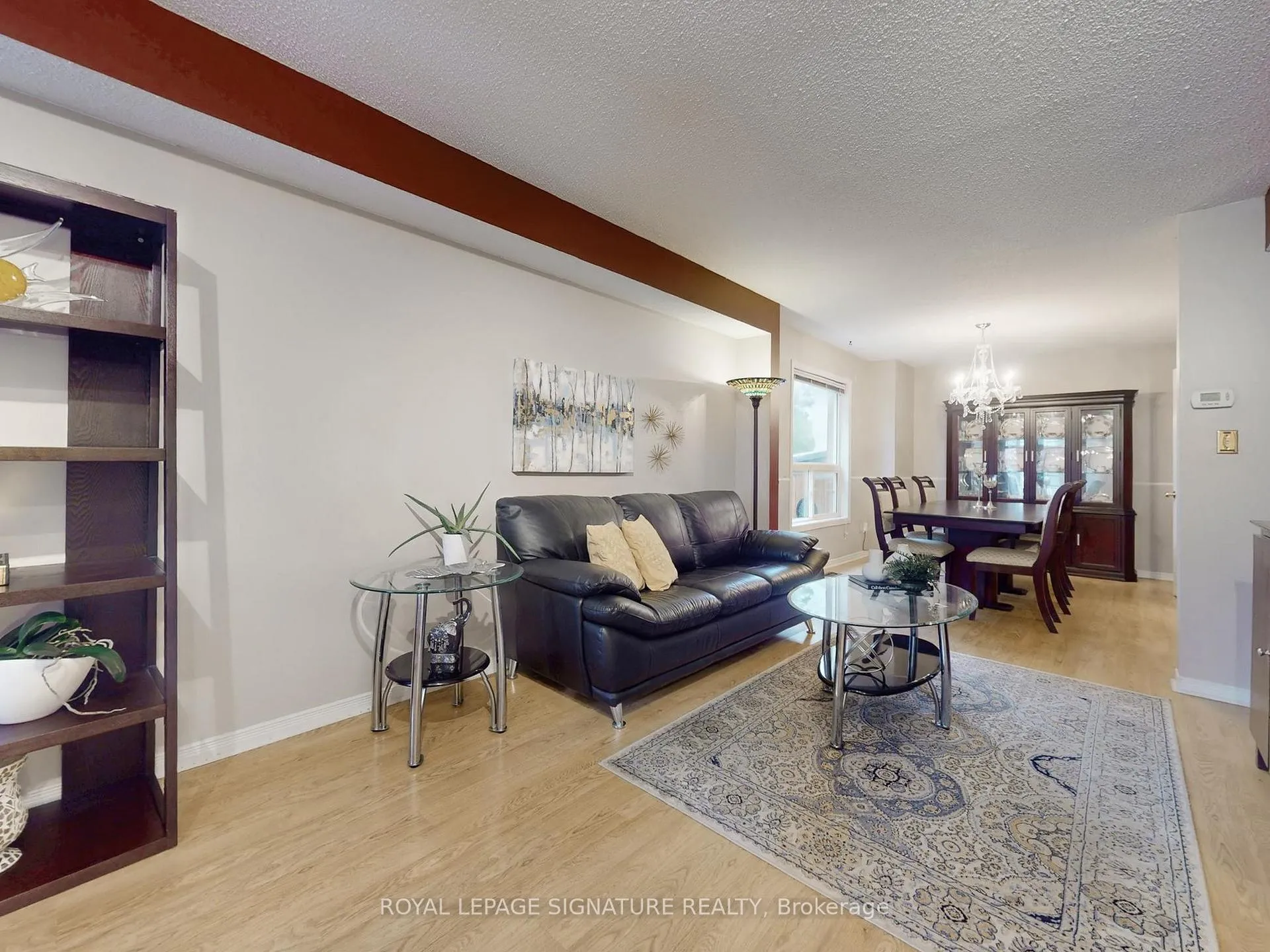 Photo 3 of 1070 Summitview Crescent, Oshawa, Pinecrest — HOMEH