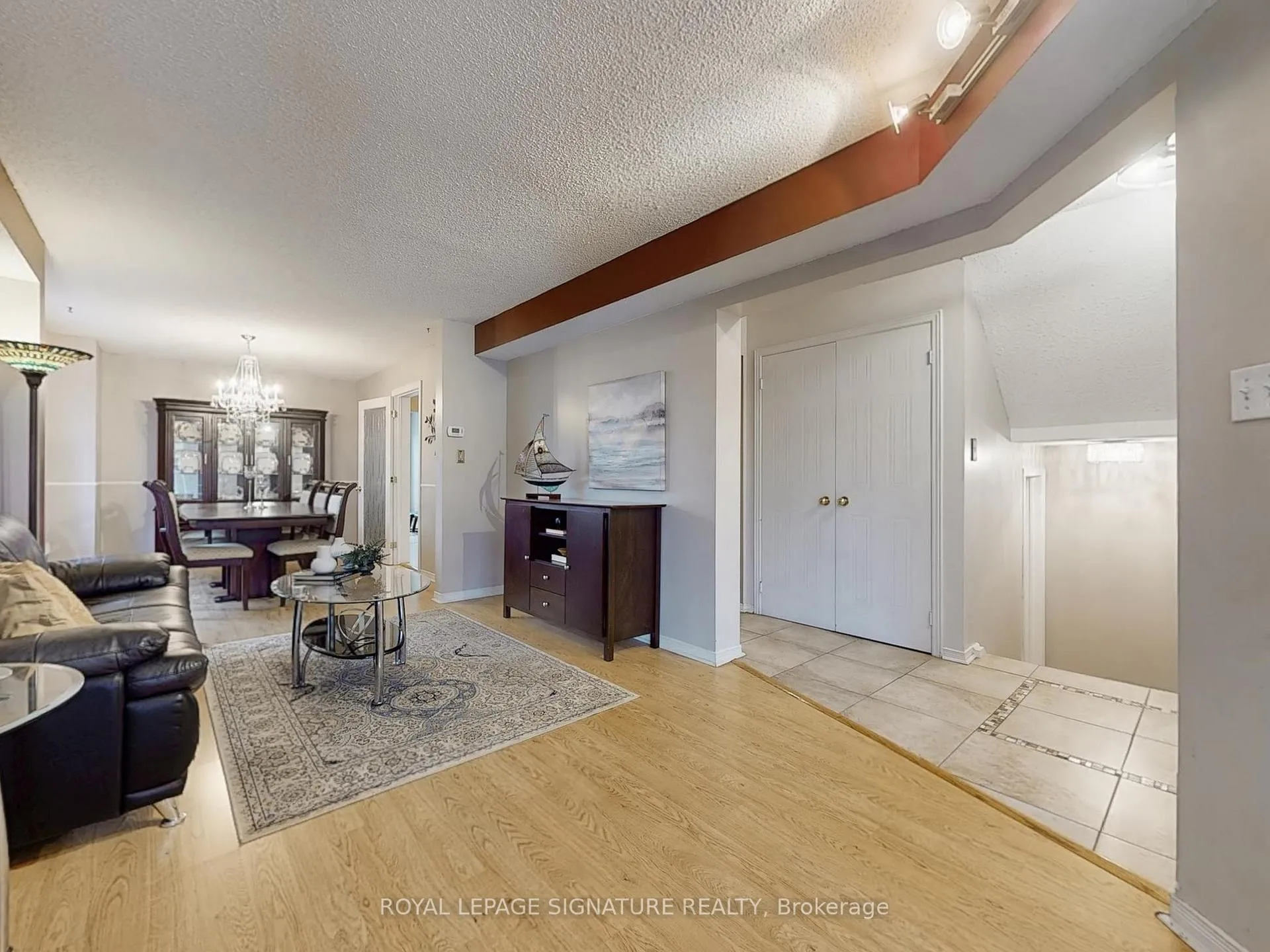 Photo 4 of 1070 Summitview Crescent, Oshawa, Pinecrest — HOMEH