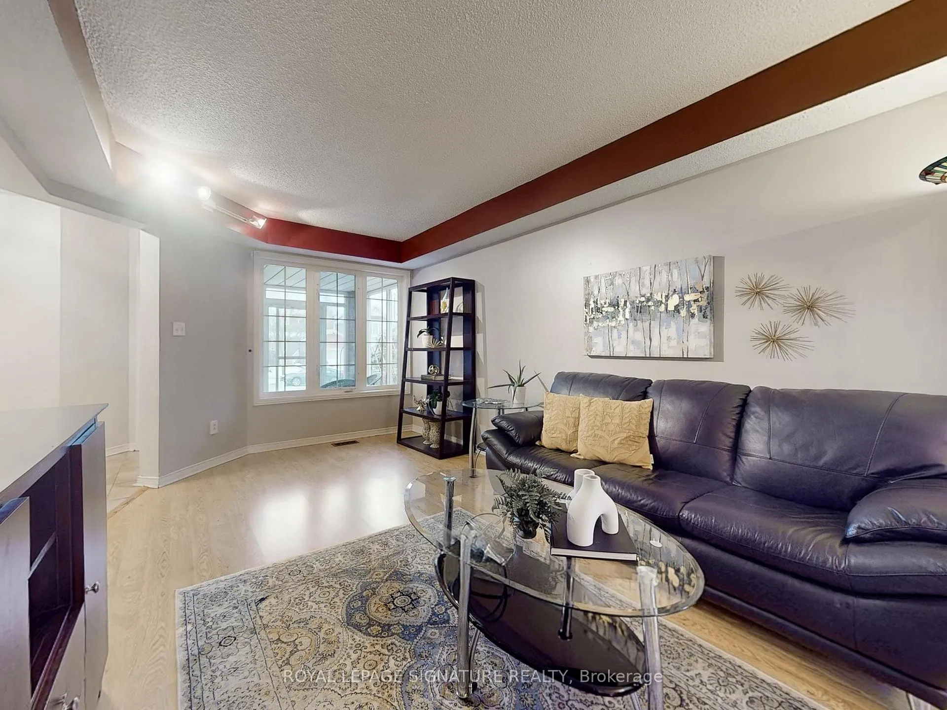 Photo 5 of 1070 Summitview Crescent, Oshawa, Pinecrest — HOMEH