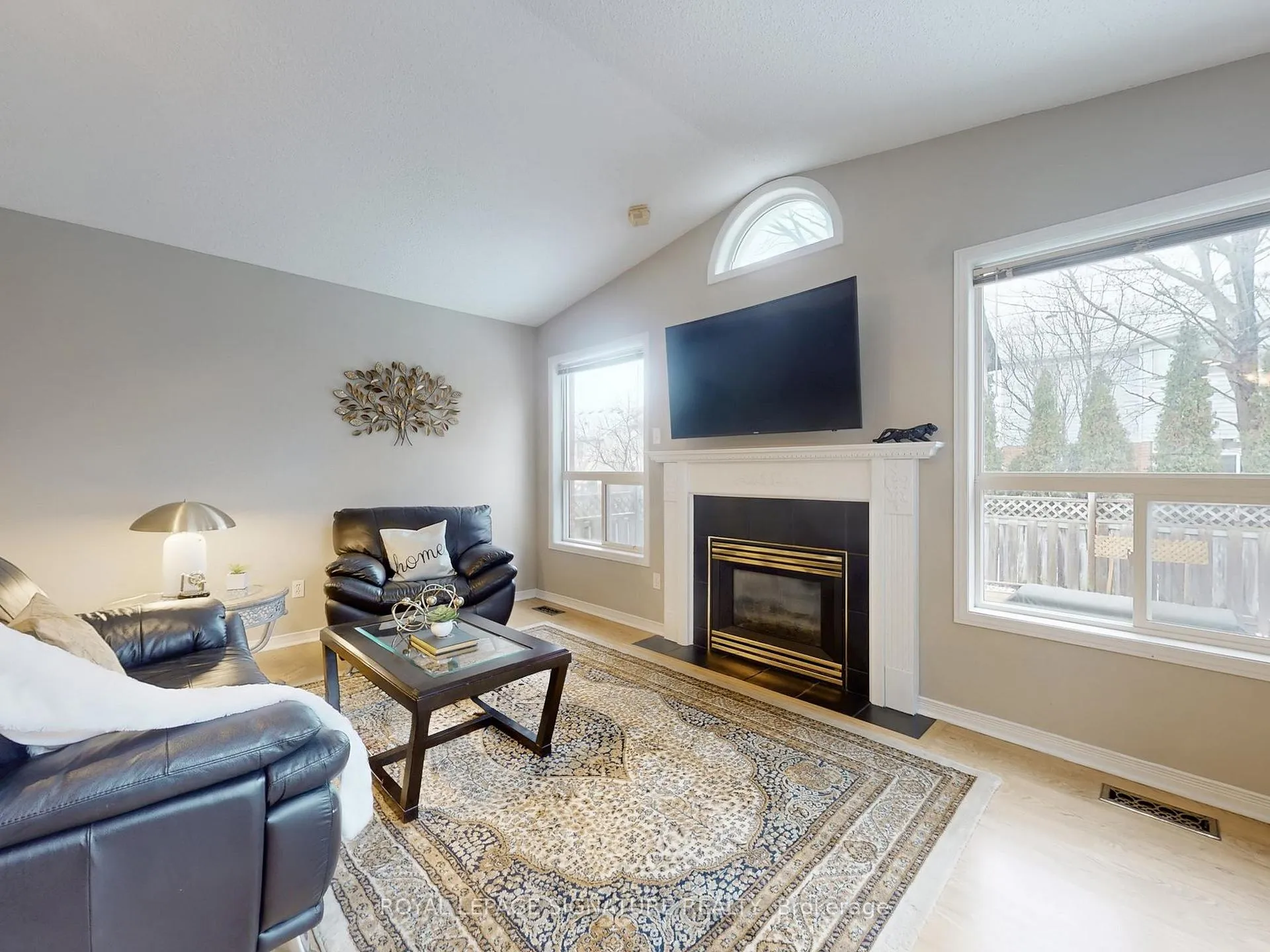 Photo 7 of 1070 Summitview Crescent, Oshawa, Pinecrest — HOMEH