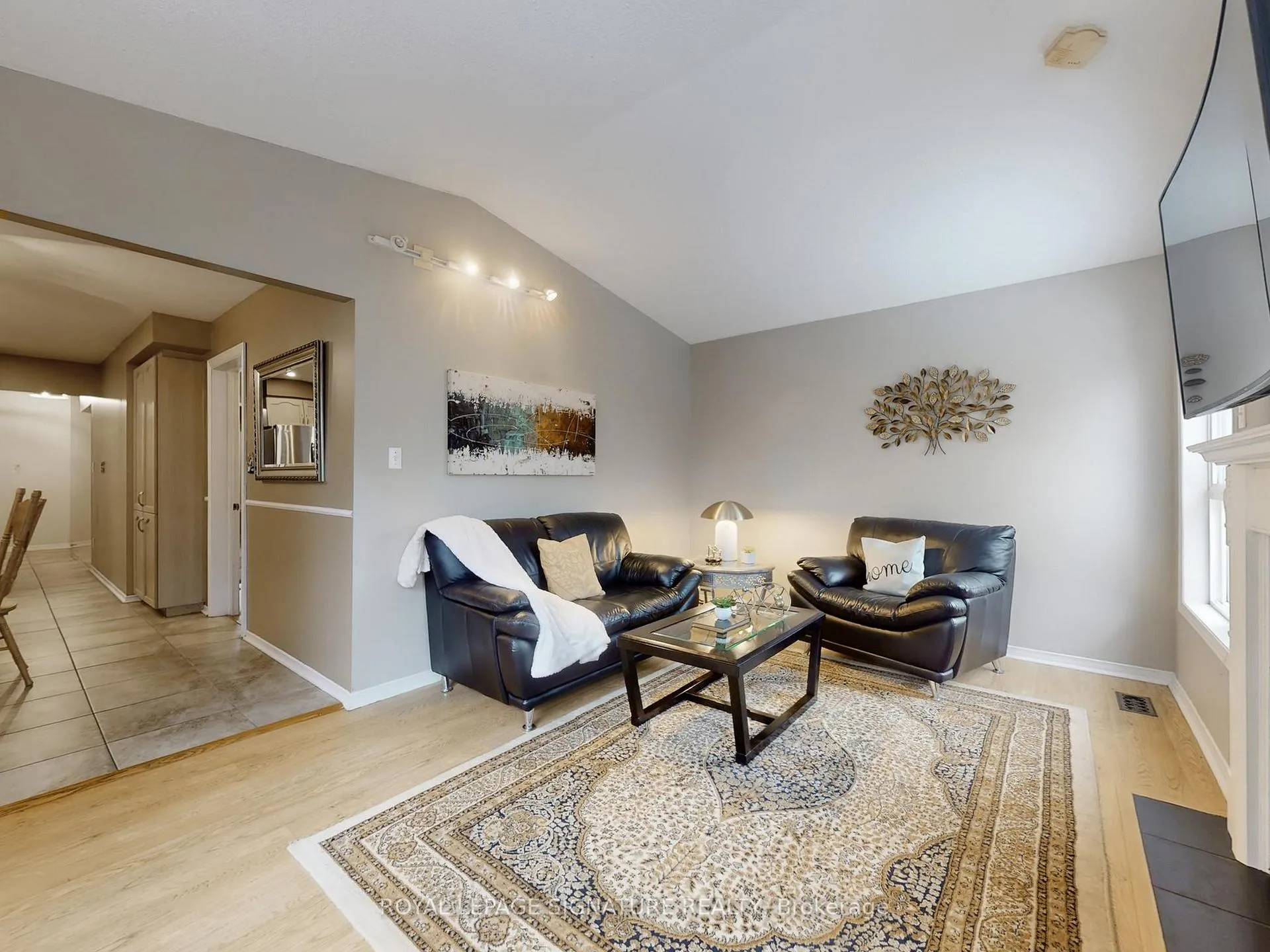 Photo 8 of 1070 Summitview Crescent, Oshawa, Pinecrest — HOMEH