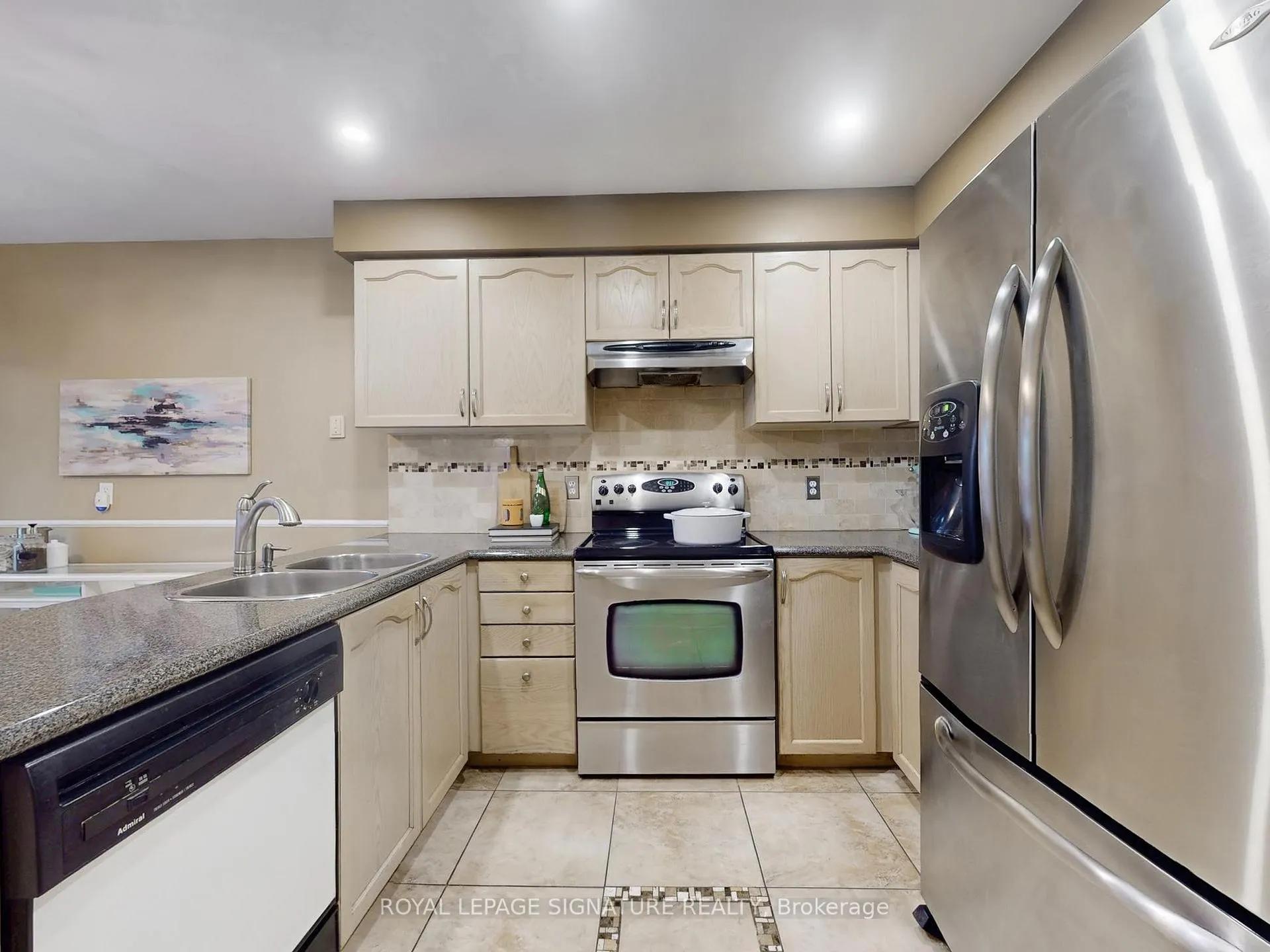 Photo 10 of 1070 Summitview Crescent, Oshawa, Pinecrest — HOMEH